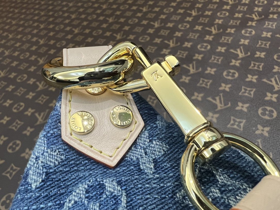 LOUIS VUITTON High Rise Bumbg Denim Blue