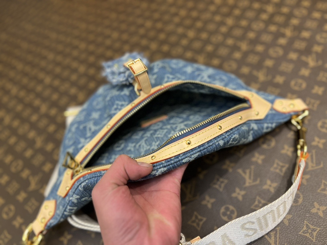 LOUIS VUITTON High Rise Bumbg Denim Blue