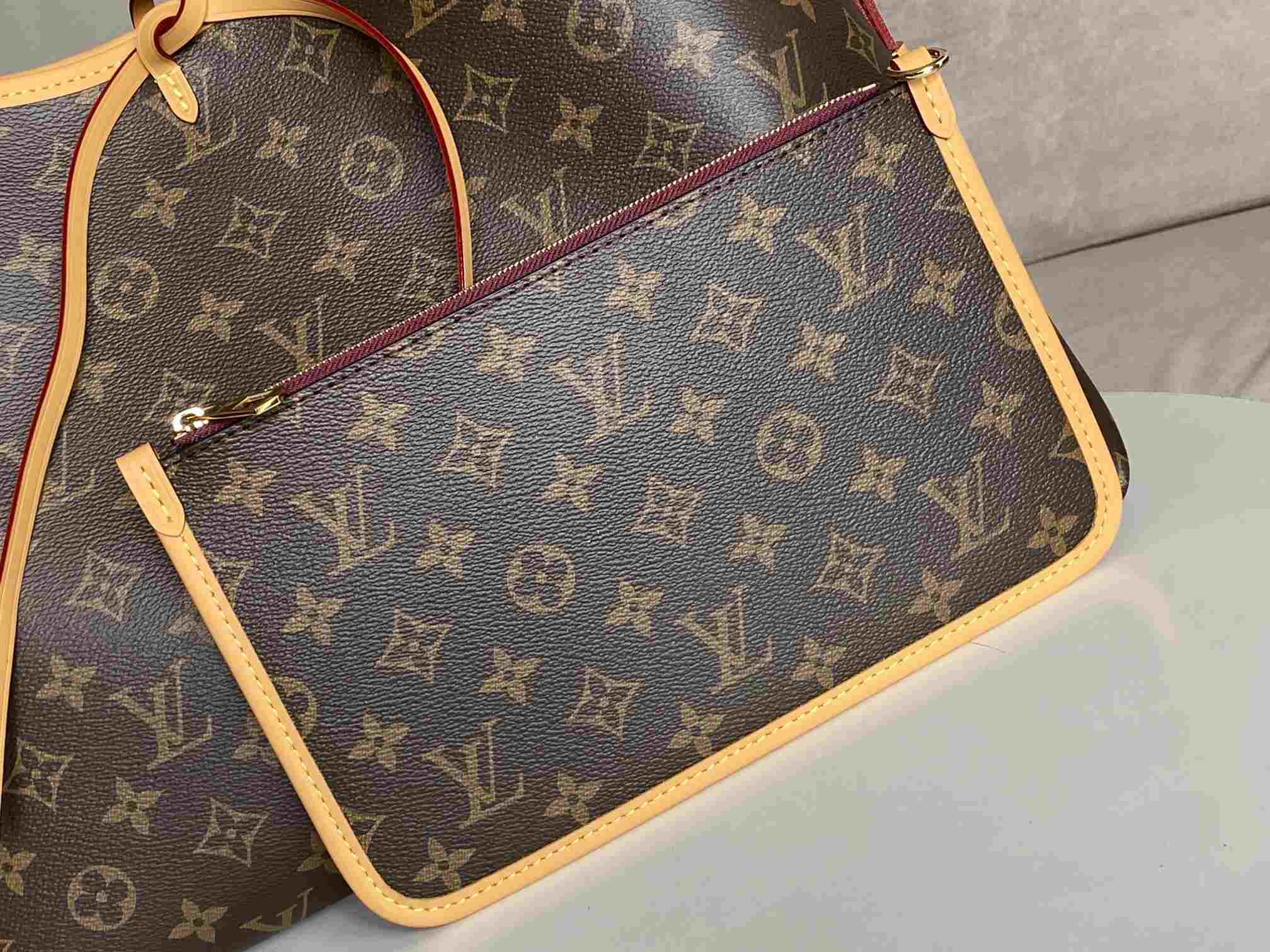 LOUIS VUITTON CarryAll MM Monogram