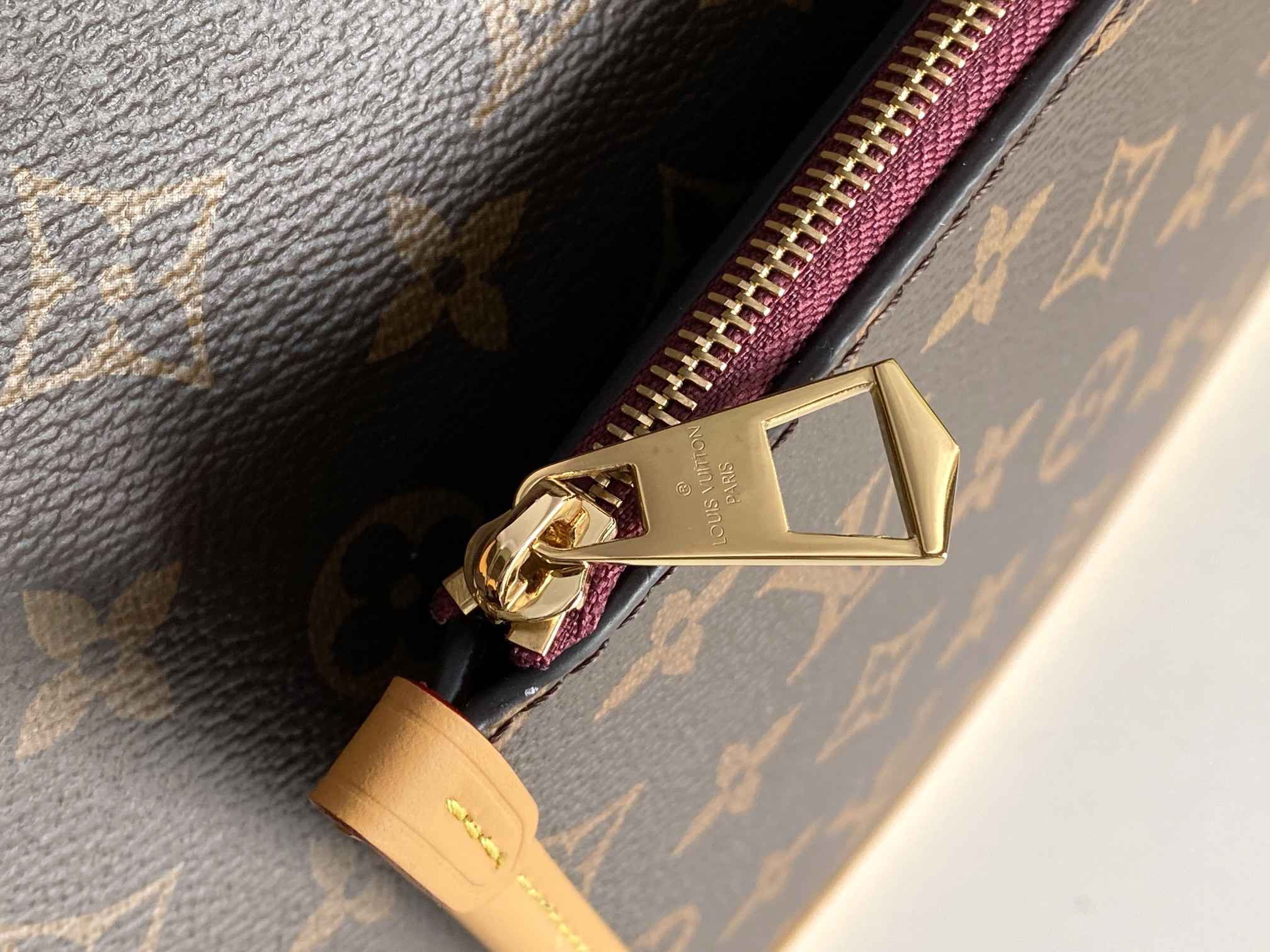 LOUIS VUITTON CarryAll MM Monogram