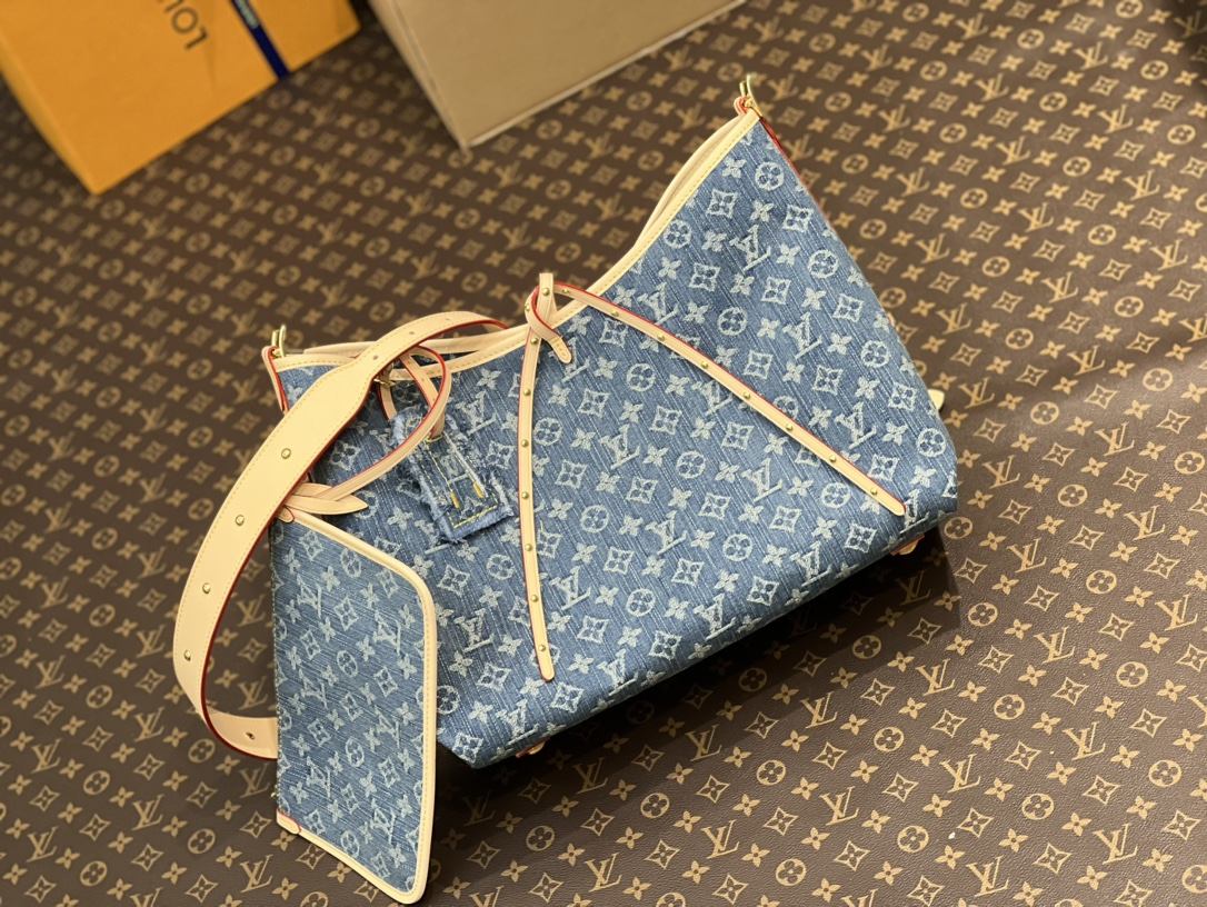 LOUIS VUITTON CarryAll MM Monogram Denim