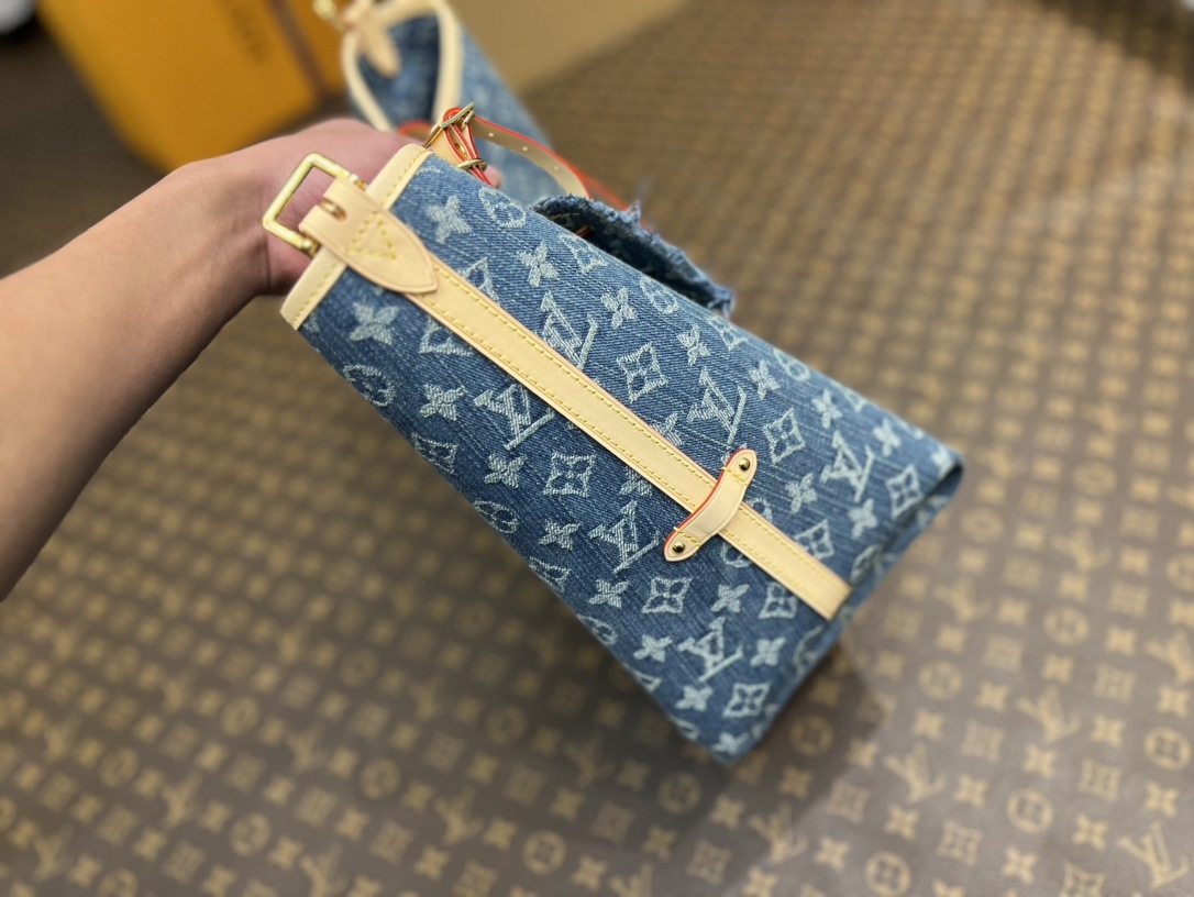 LOUIS VUITTON CarryAll MM Monogram Denim