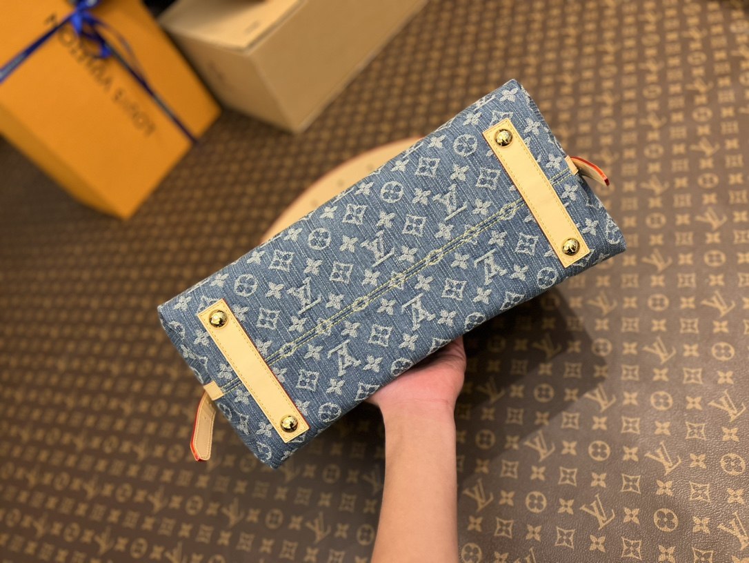 LOUIS VUITTON CarryAll MM Monogram Denim