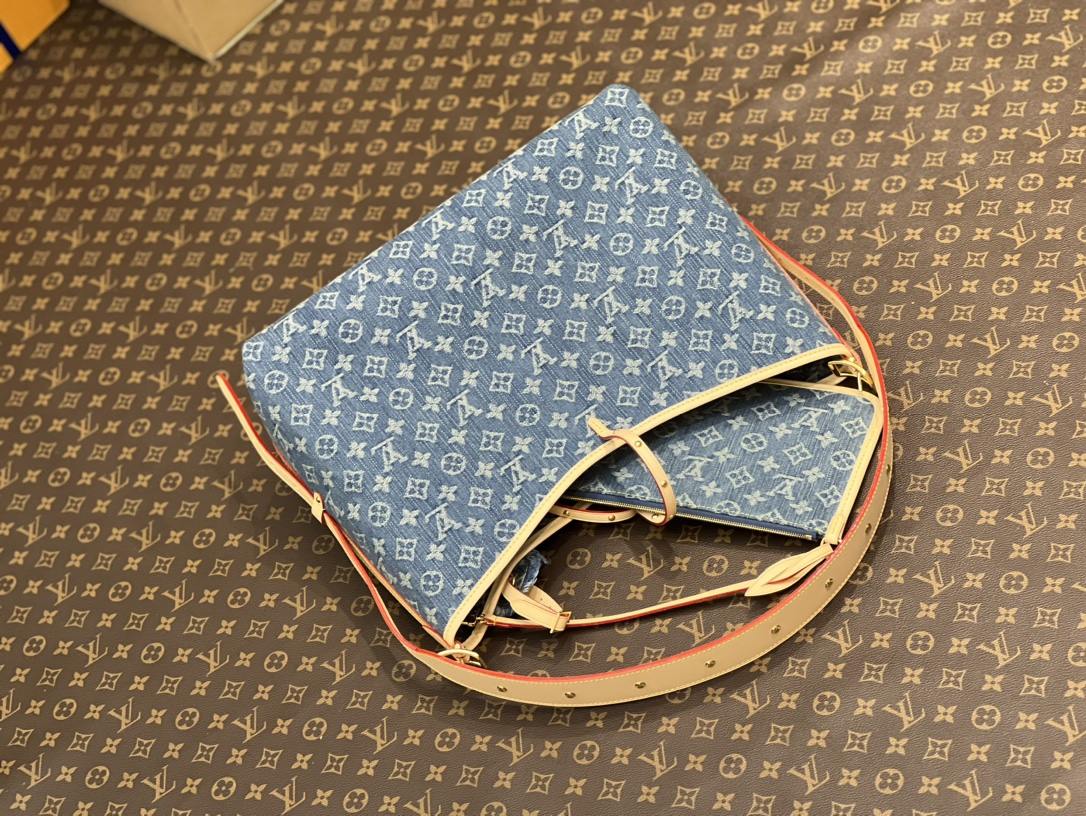 LOUIS VUITTON CarryAll MM Monogram Denim