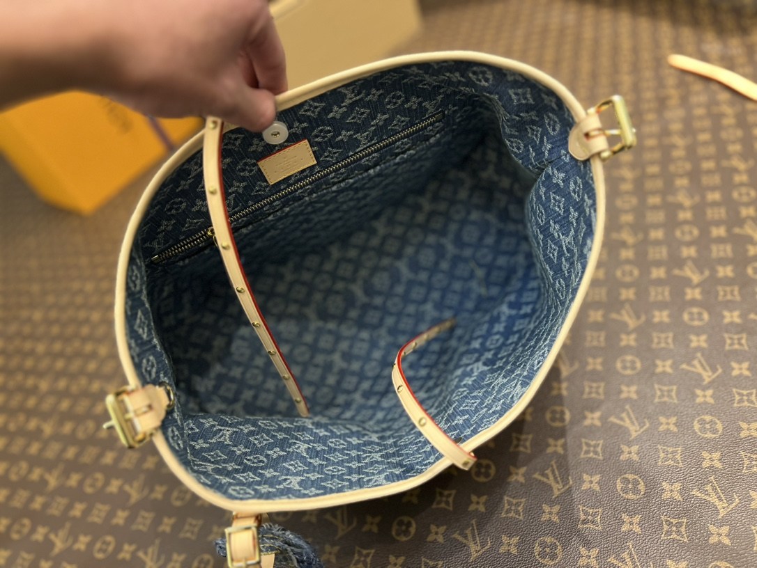 LOUIS VUITTON CarryAll MM Monogram Denim