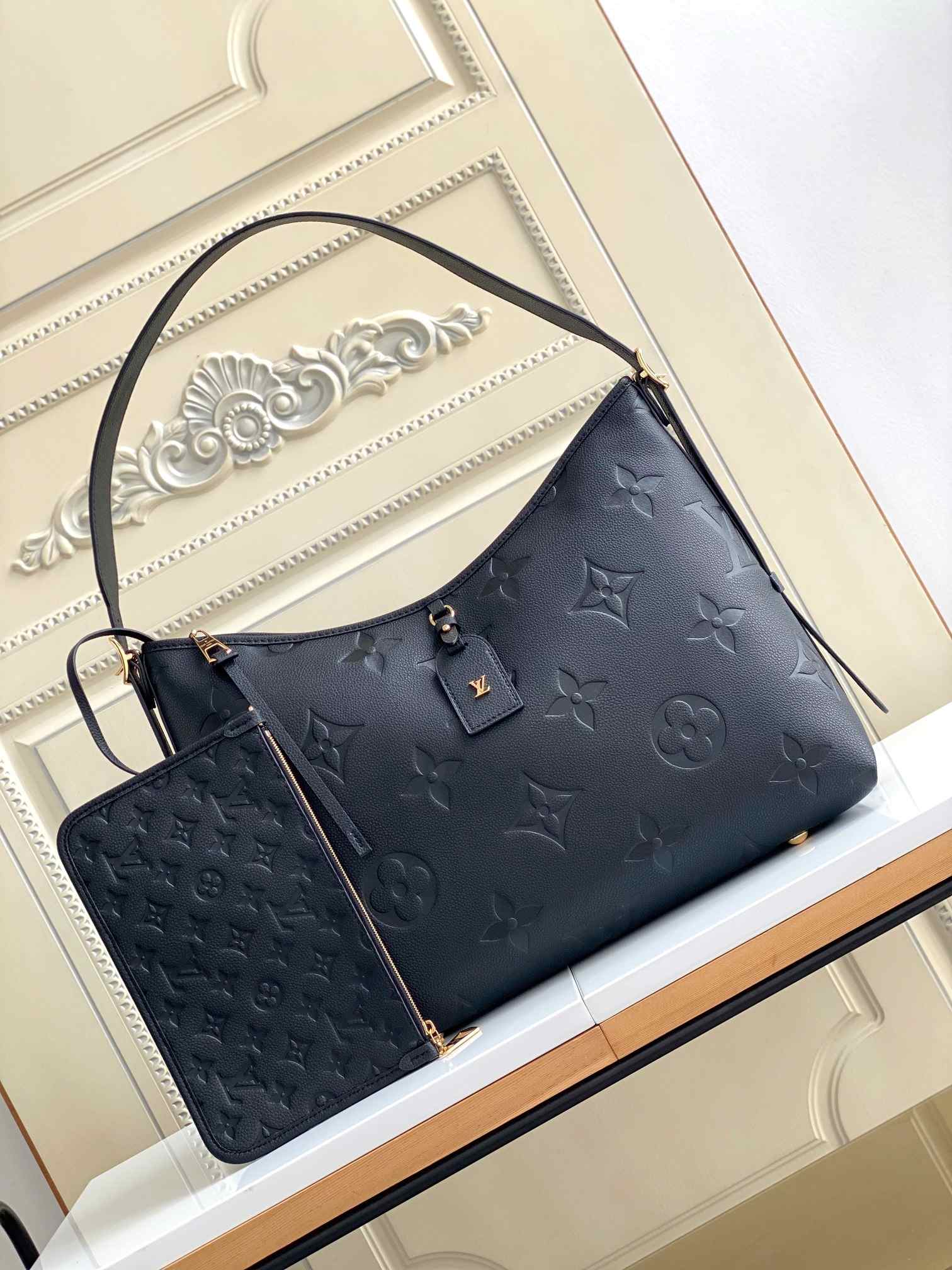 LOUIS VUITTON CarryAll MM Black