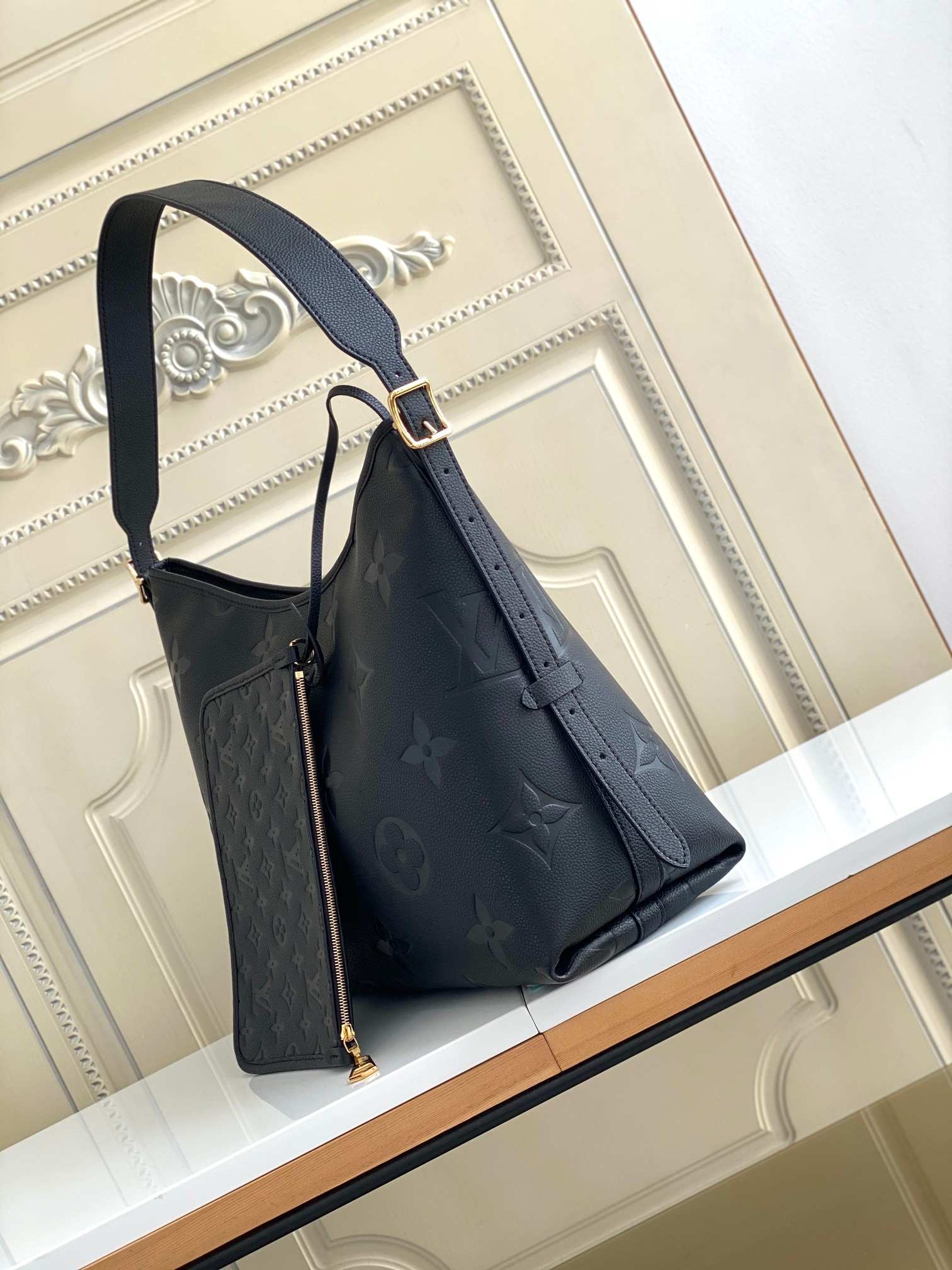 LOUIS VUITTON CarryAll MM Black