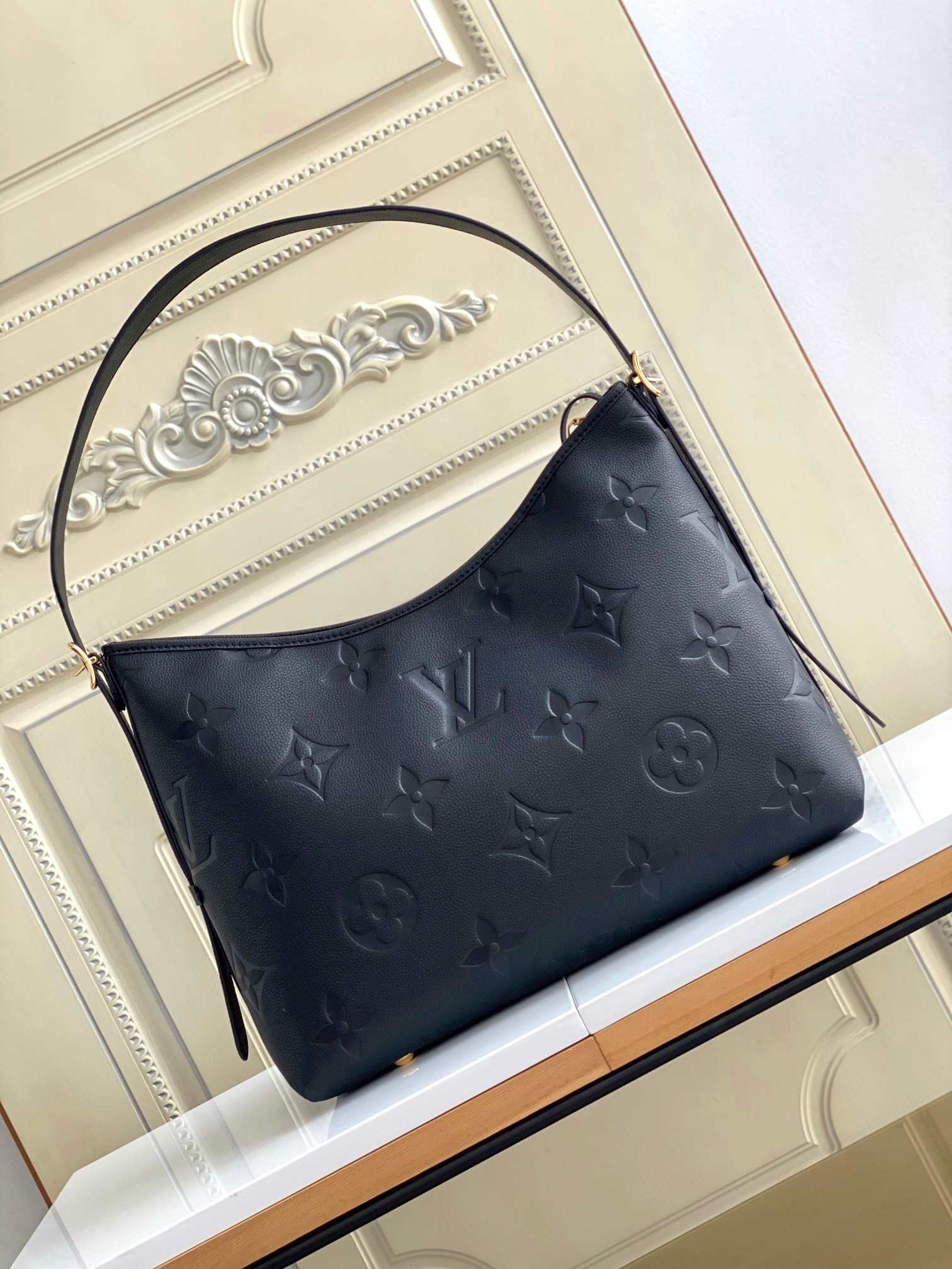 LOUIS VUITTON CarryAll MM Black