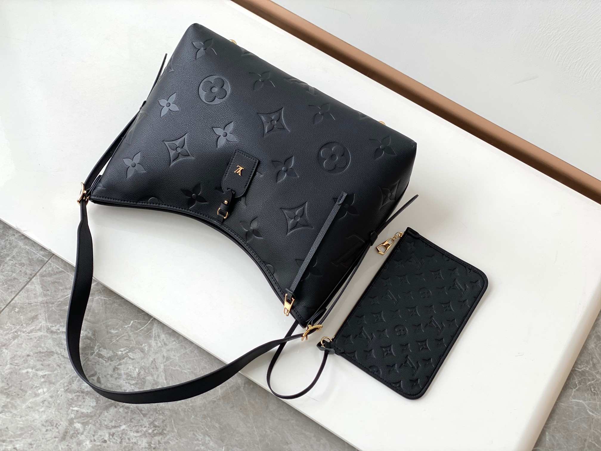 LOUIS VUITTON CarryAll MM Black