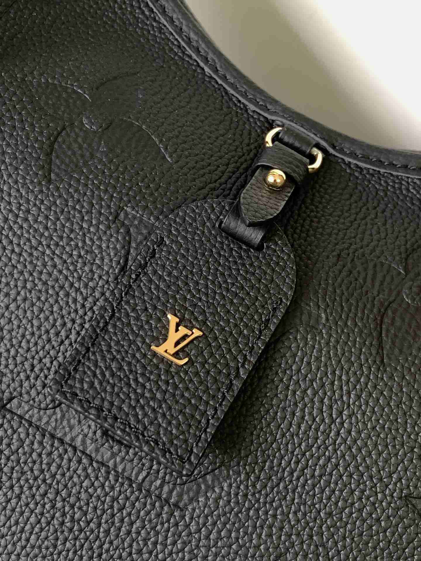 LOUIS VUITTON CarryAll PM Black