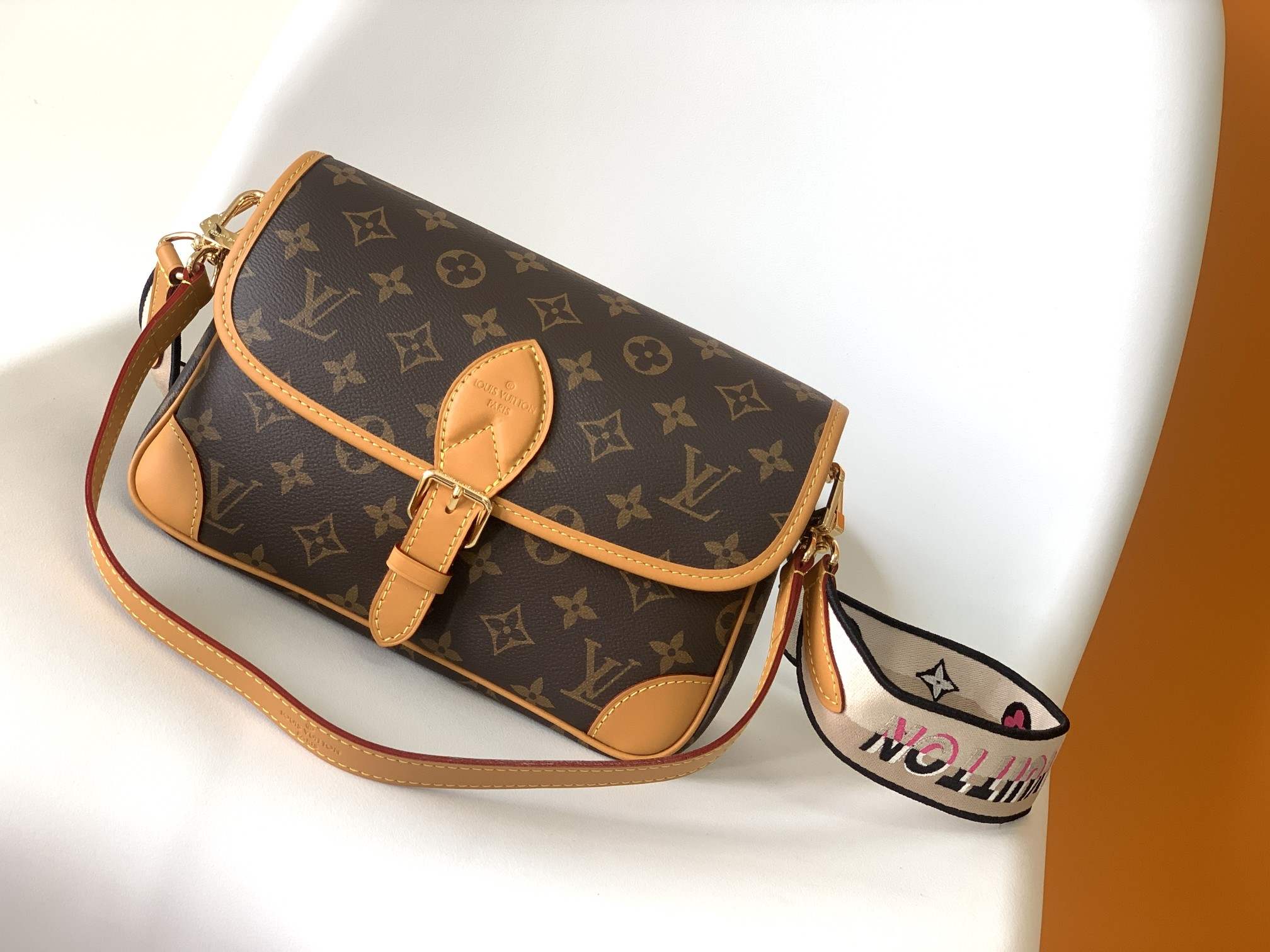 LOUIS VUITTON Diane Satchel Monogram