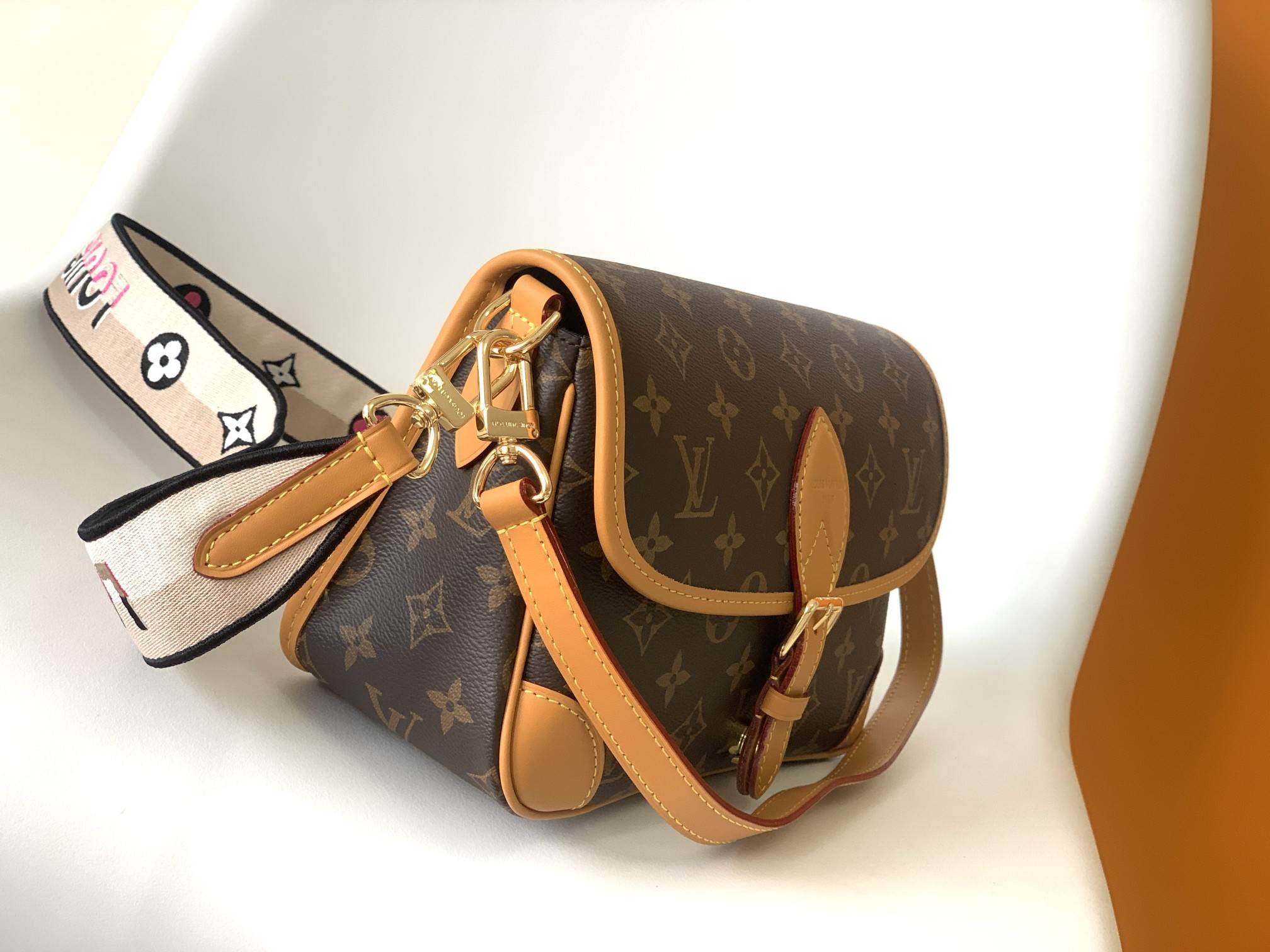 LOUIS VUITTON Diane Satchel Monogram