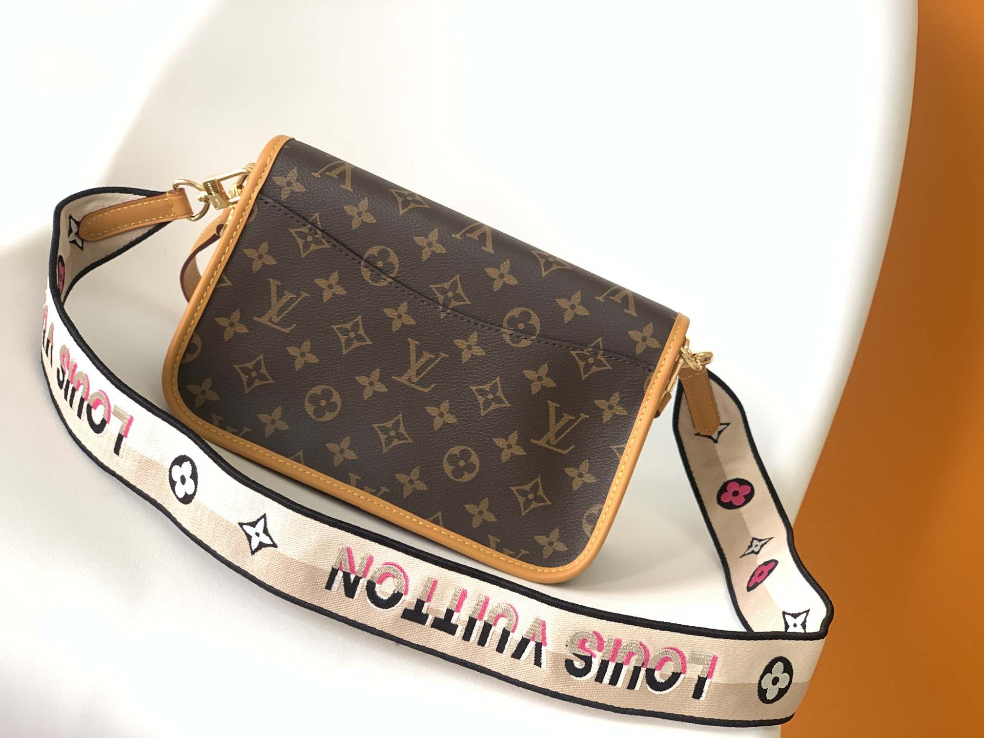 LOUIS VUITTON Diane Satchel Monogram