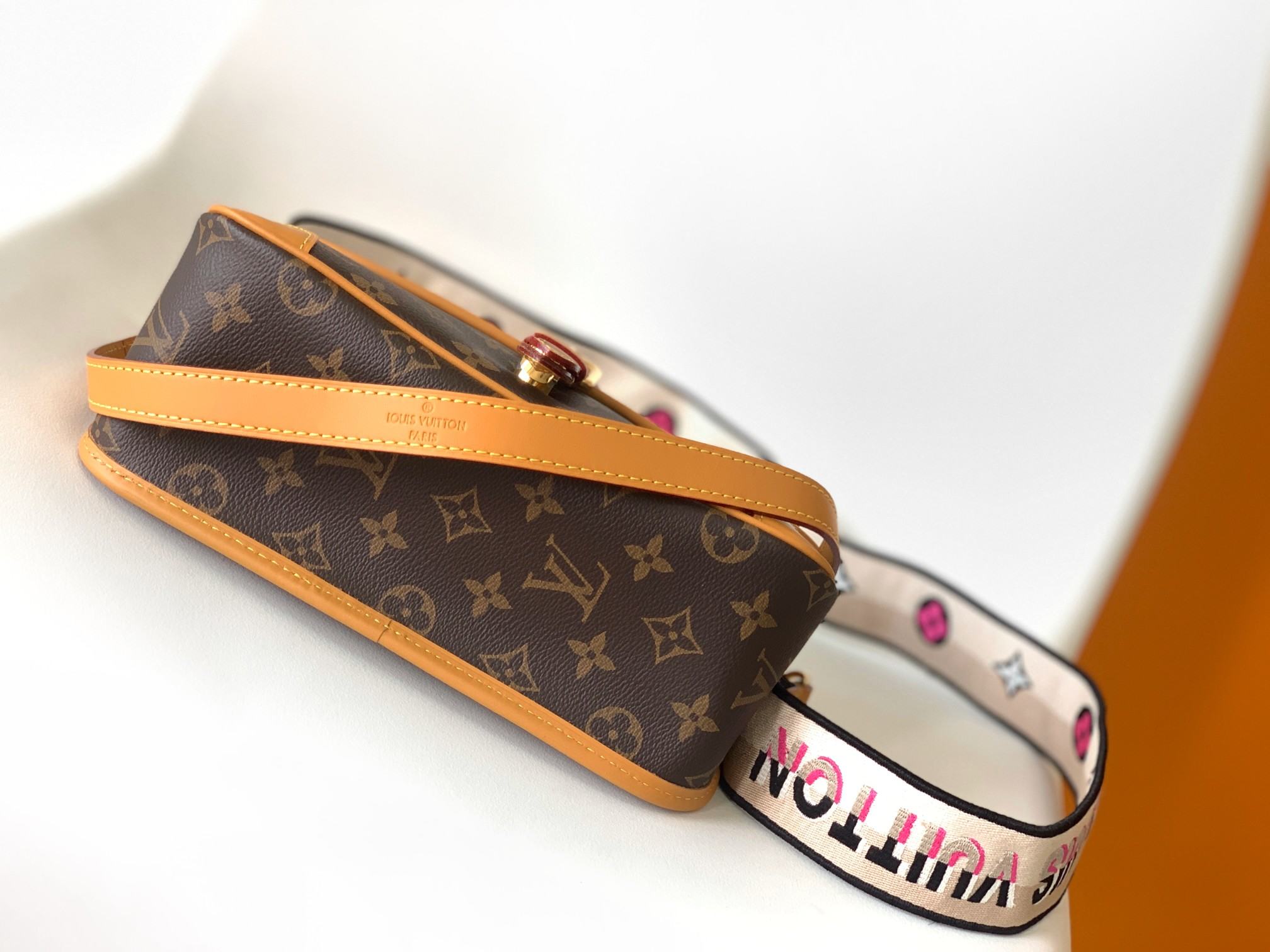 LOUIS VUITTON Diane Satchel Monogram