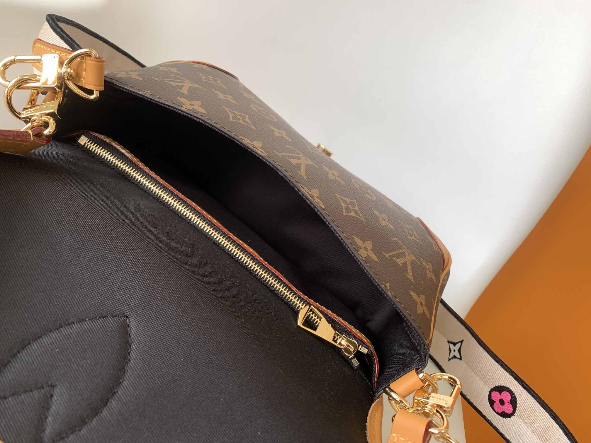 LOUIS VUITTON Diane Satchel Monogram