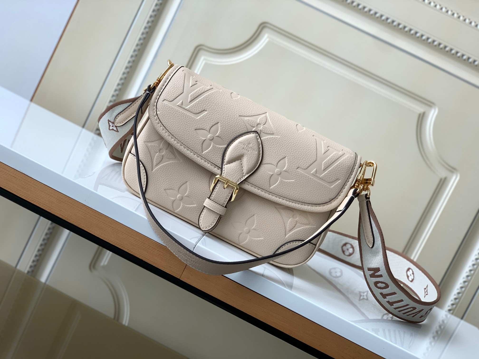 LOUIS VUITTON Diane Satchel Crème Beige