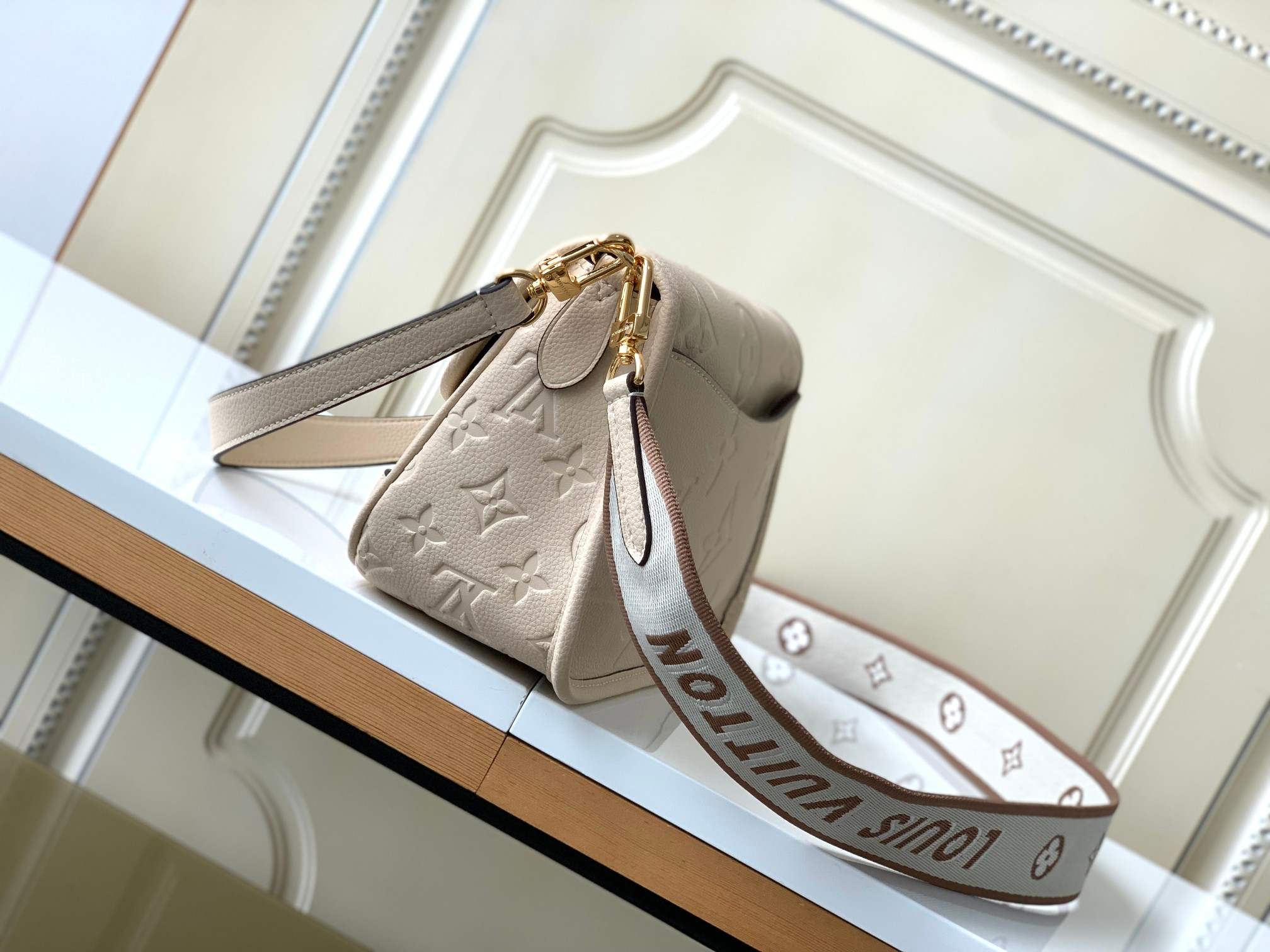 LOUIS VUITTON Diane Satchel Crème Beige