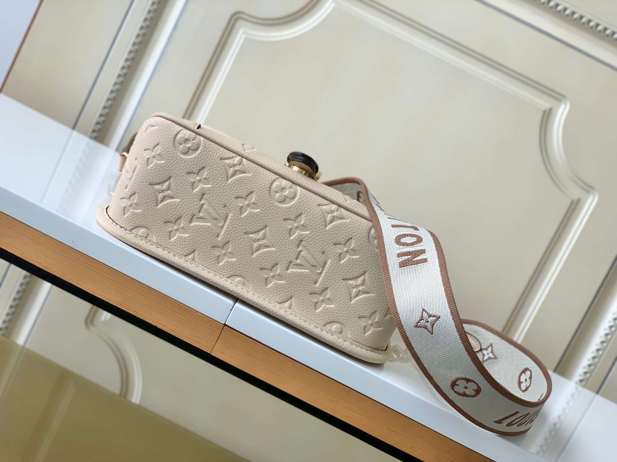 LOUIS VUITTON Diane Satchel Crème Beige