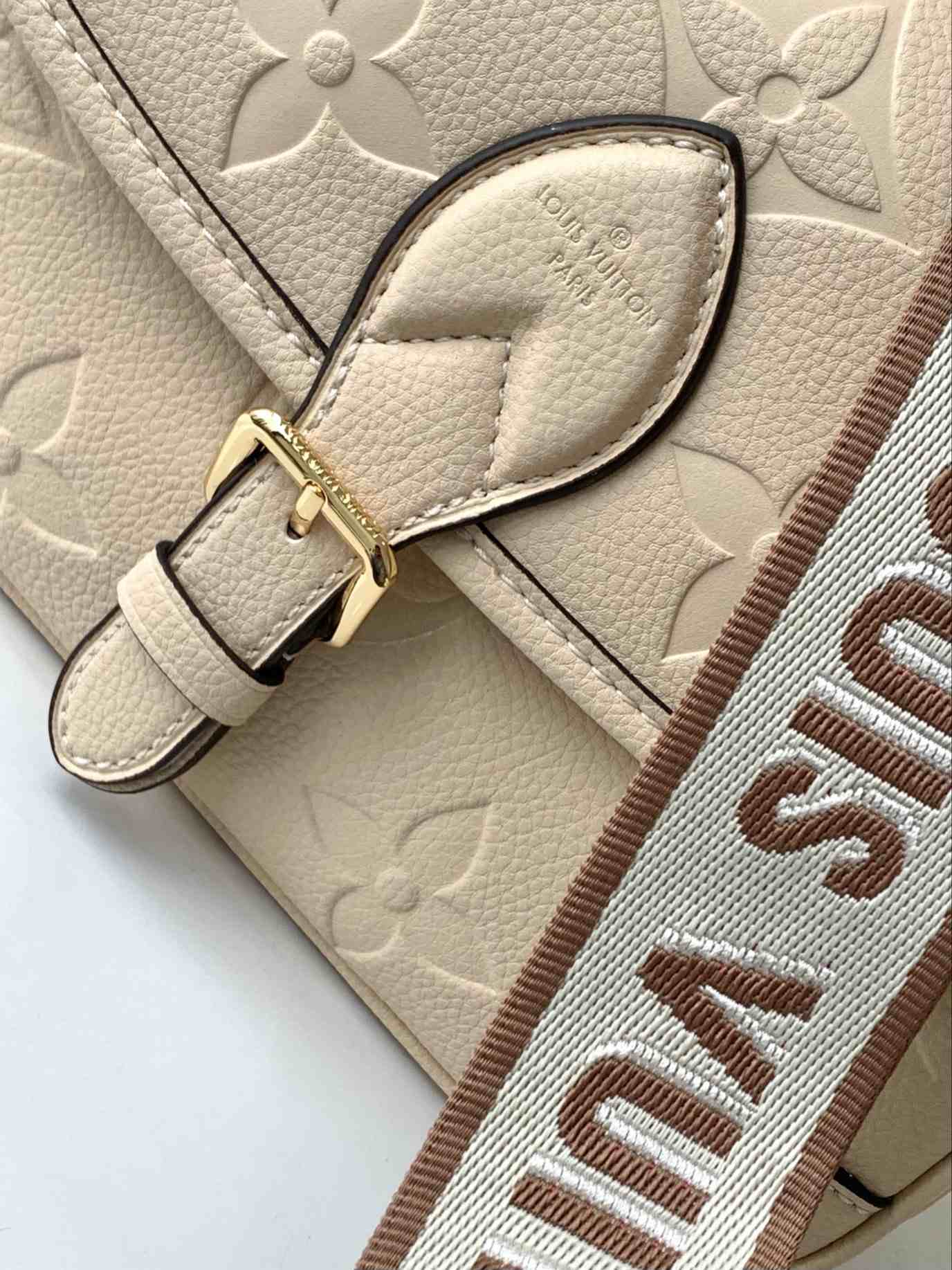 LOUIS VUITTON Diane Satchel Crème Beige