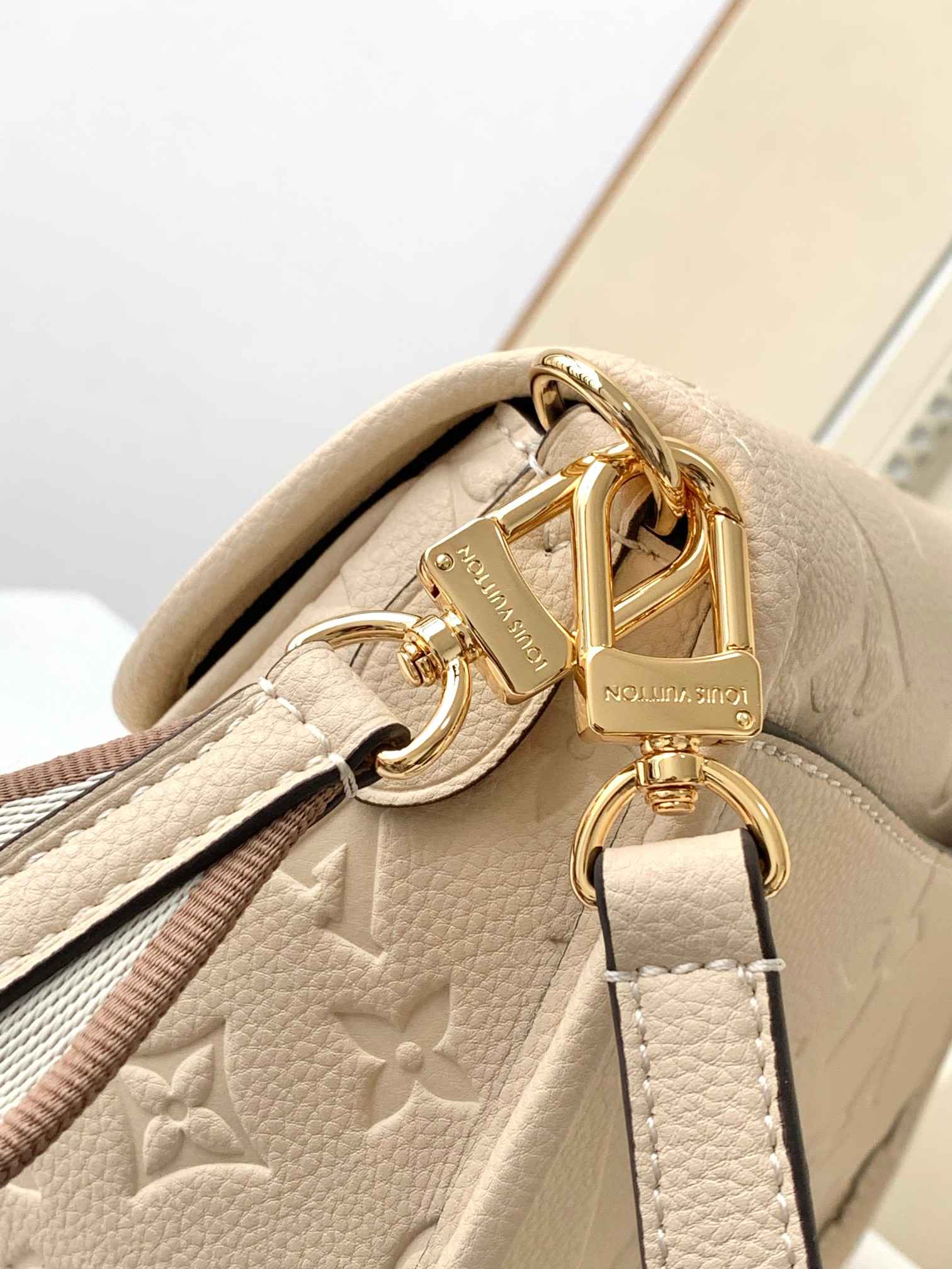 LOUIS VUITTON Diane Satchel Crème Beige