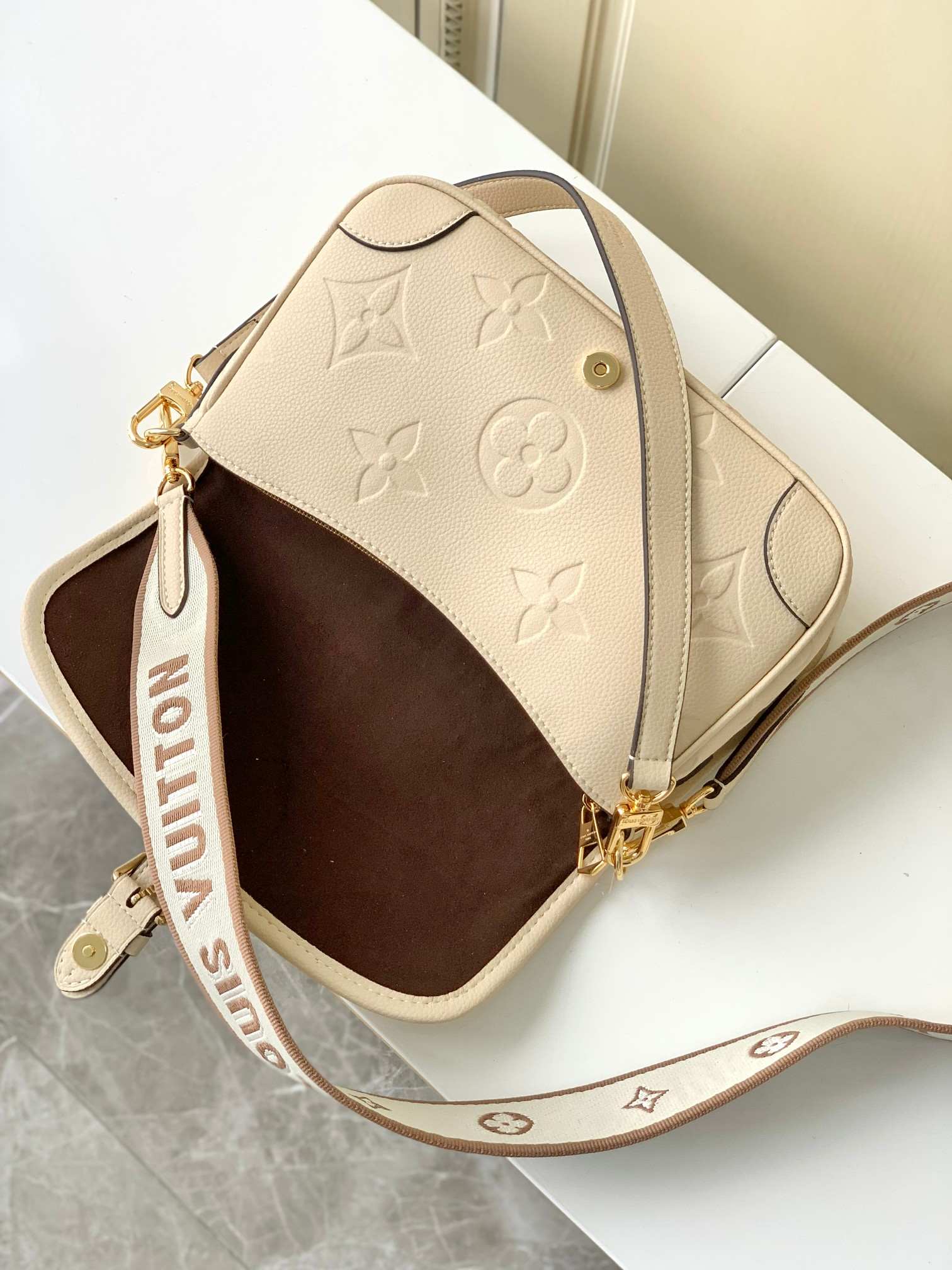 LOUIS VUITTON Diane Satchel Crème Beige