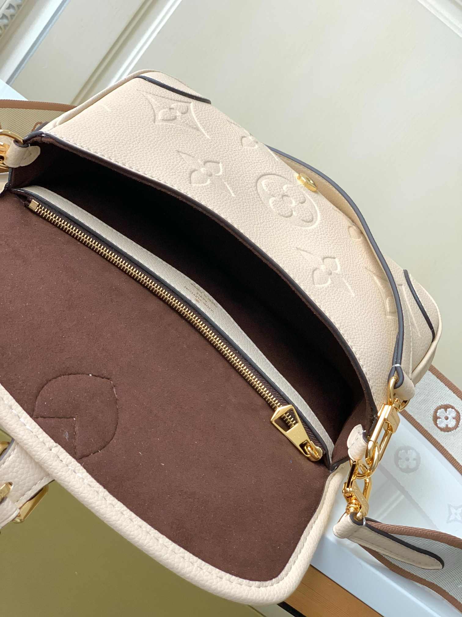 LOUIS VUITTON Diane Satchel Crème Beige