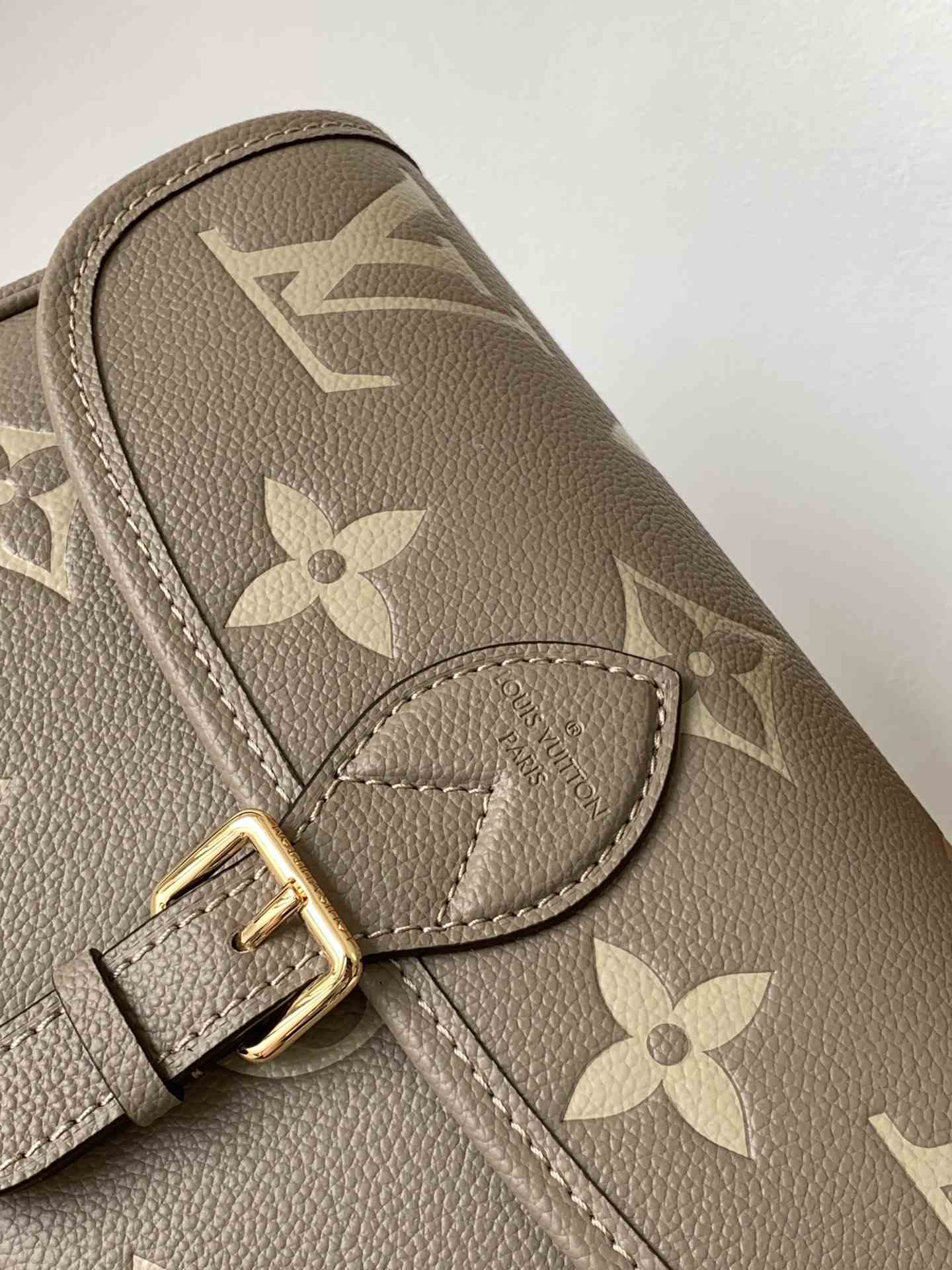 LOUIS VUITTON Diane Satchel Tourterelle Beige/Cream