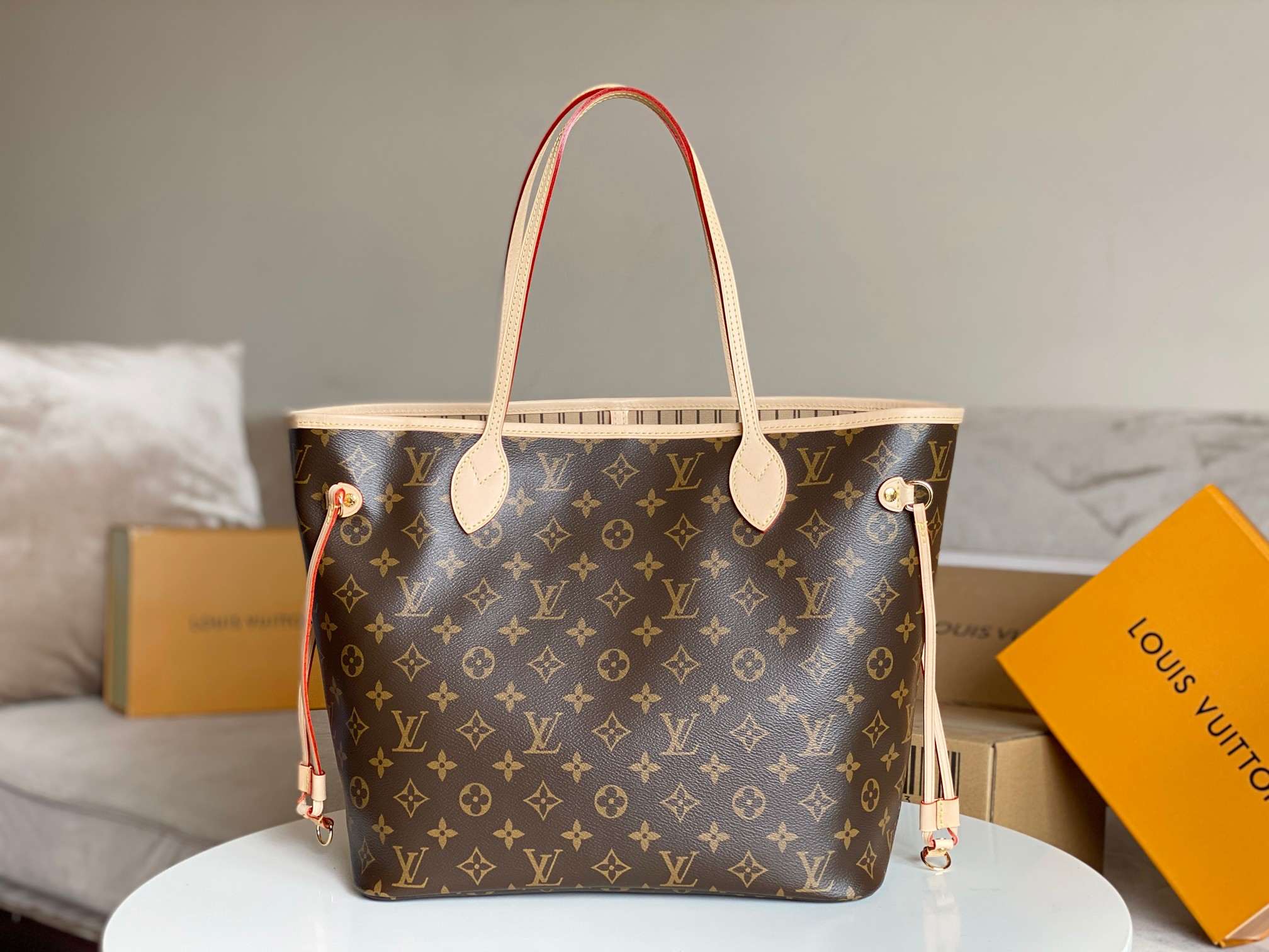 LOUIS VUITTON Neverfull MM Tote Bag Monogram