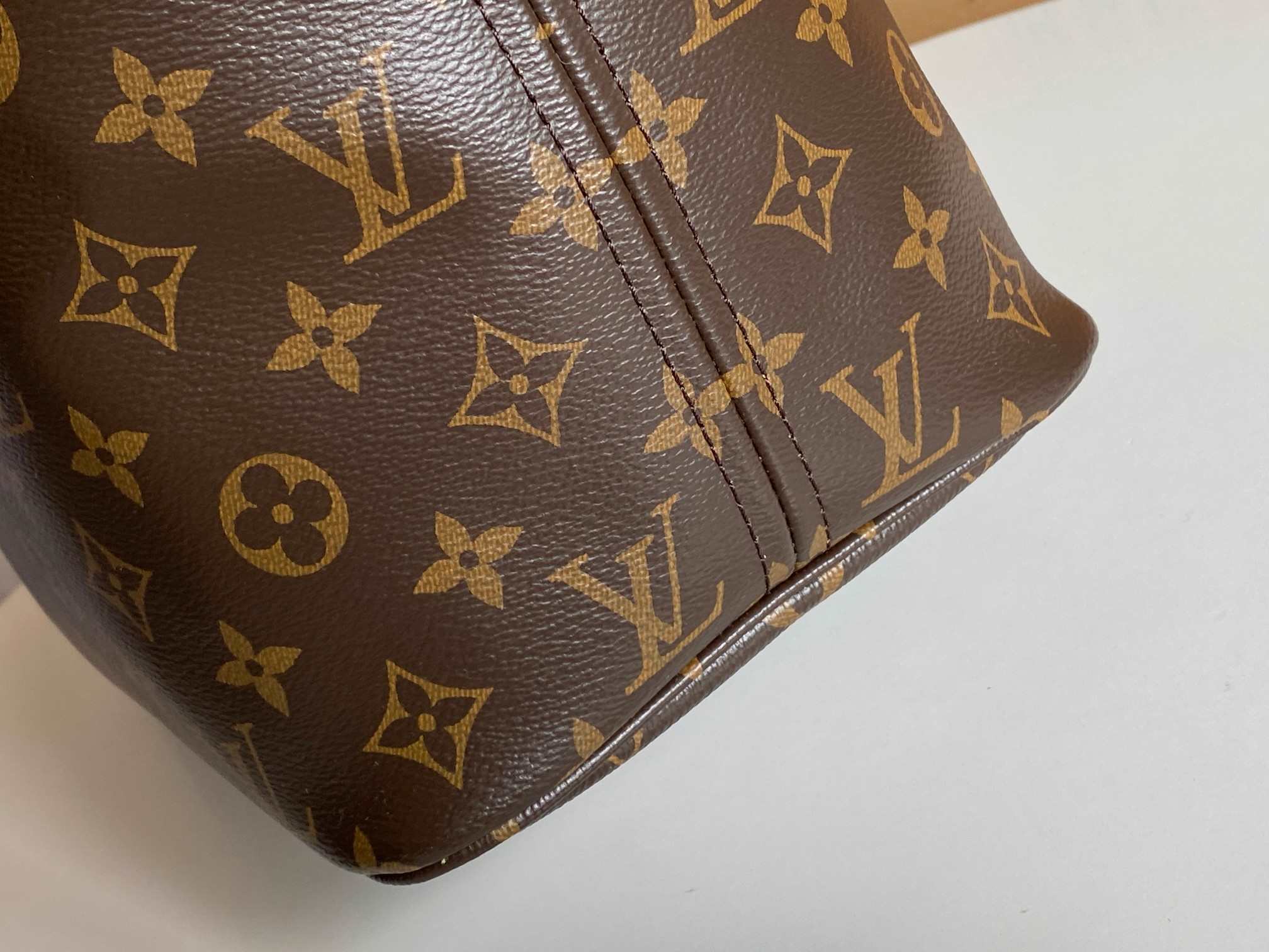 LOUIS VUITTON Neverfull MM Tote Bag Monogram