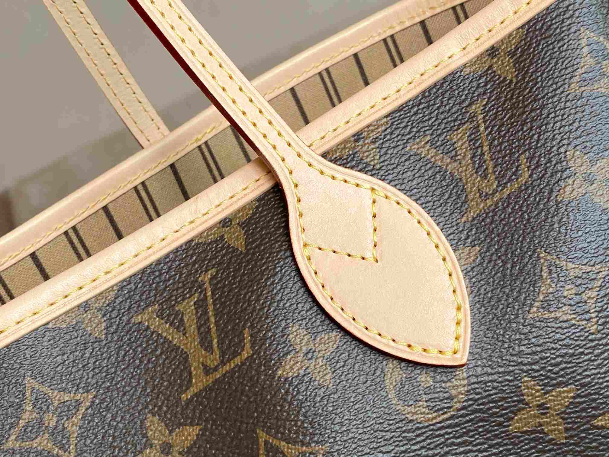 LOUIS VUITTON Neverfull MM Tote Bag Monogram