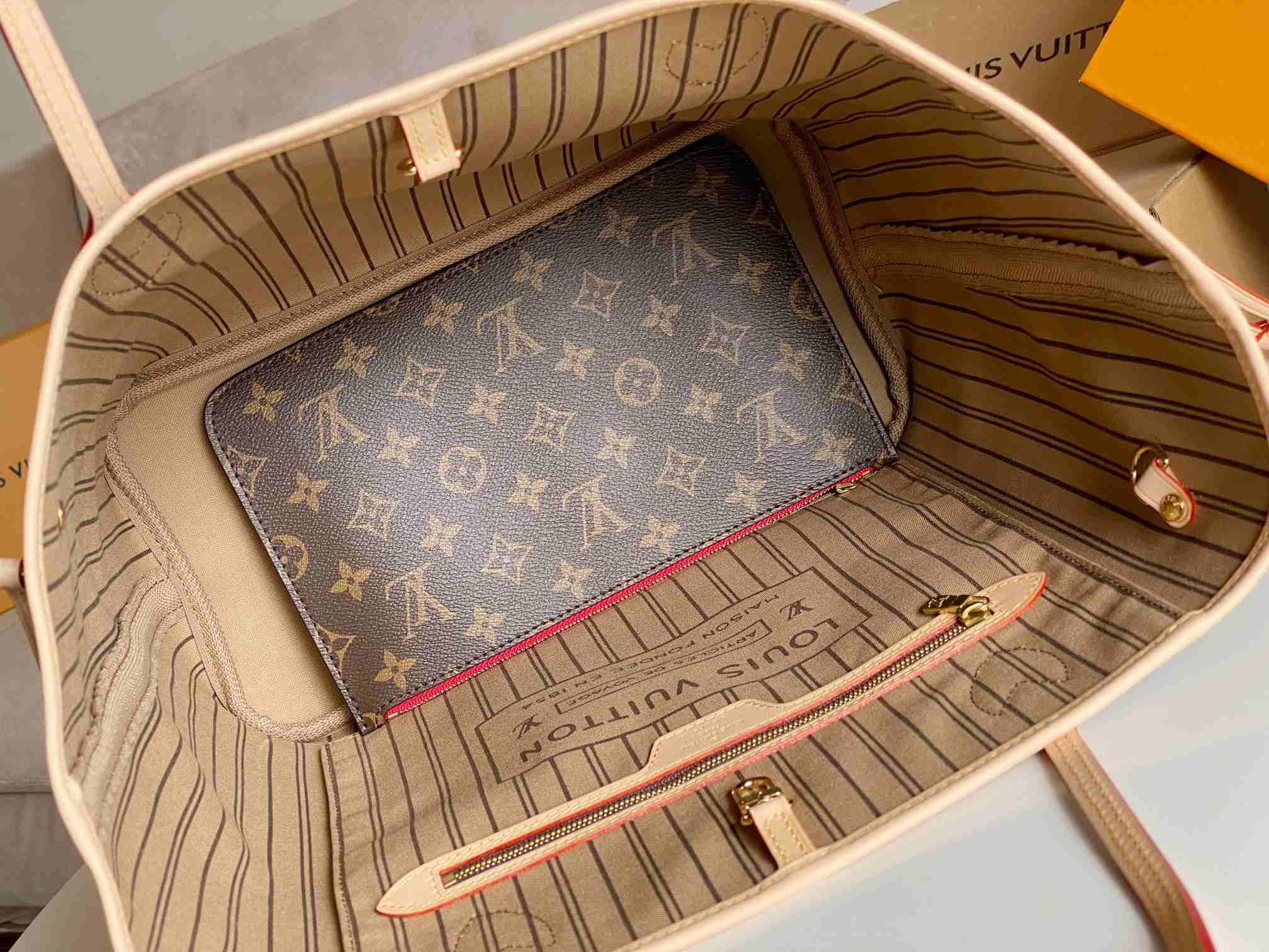 LOUIS VUITTON Neverfull MM Tote Bag Monogram