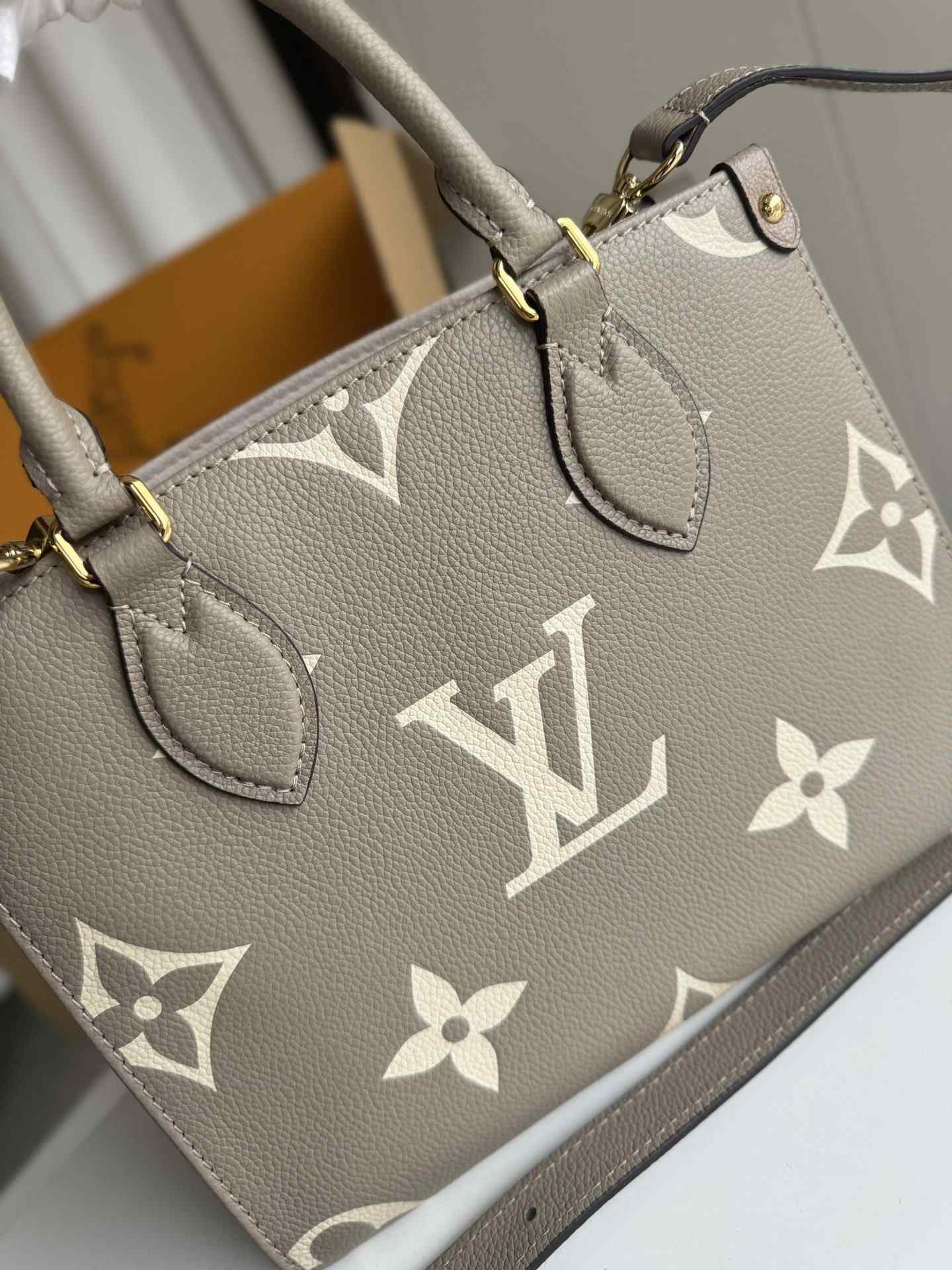 LOUIS VUITTON OnTheGo PM Tote Bag Tourterelle Beige/Cream