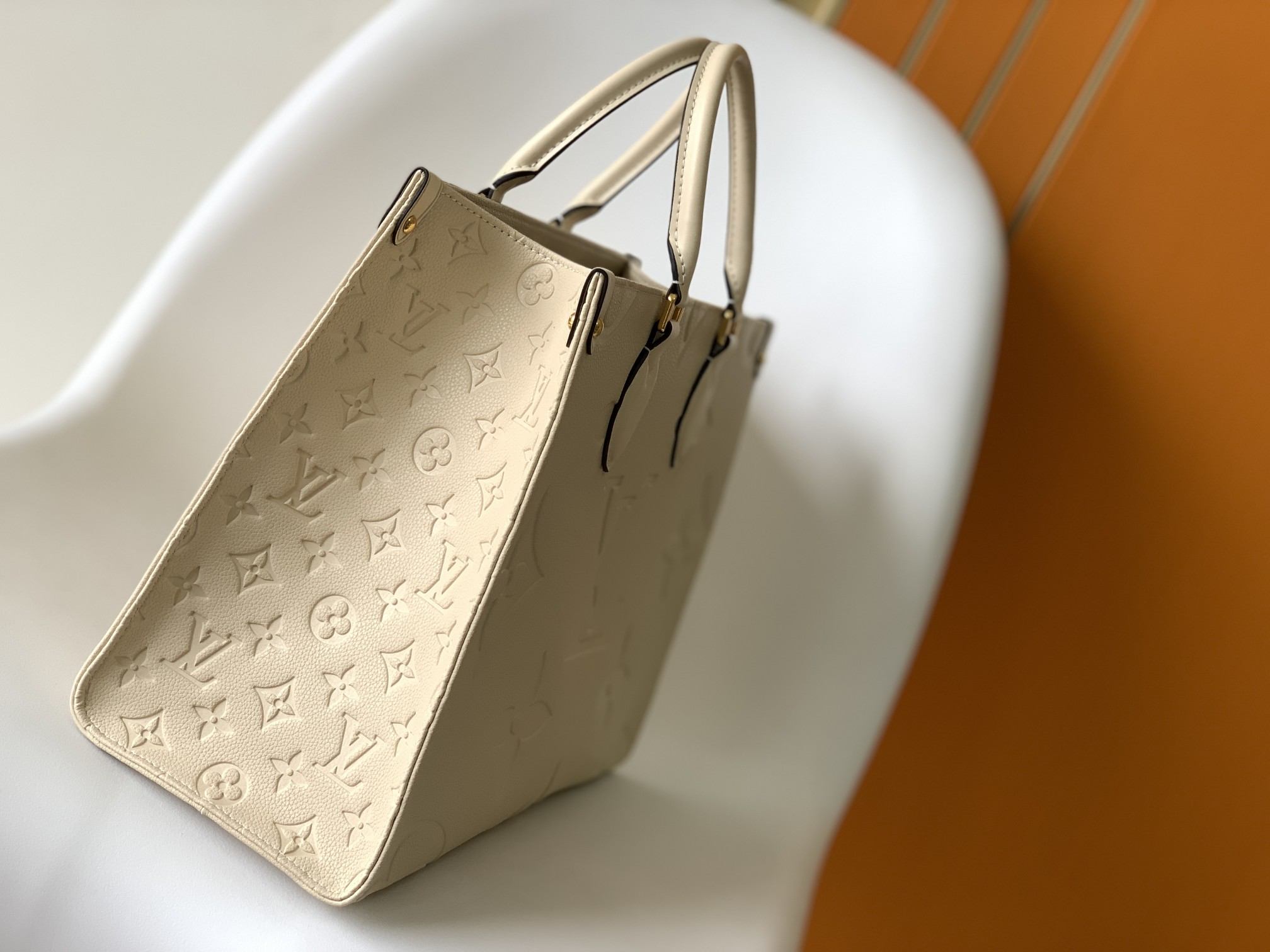 LOUIS VUITTON OnTheGo MM Tote Bag Crème Beige