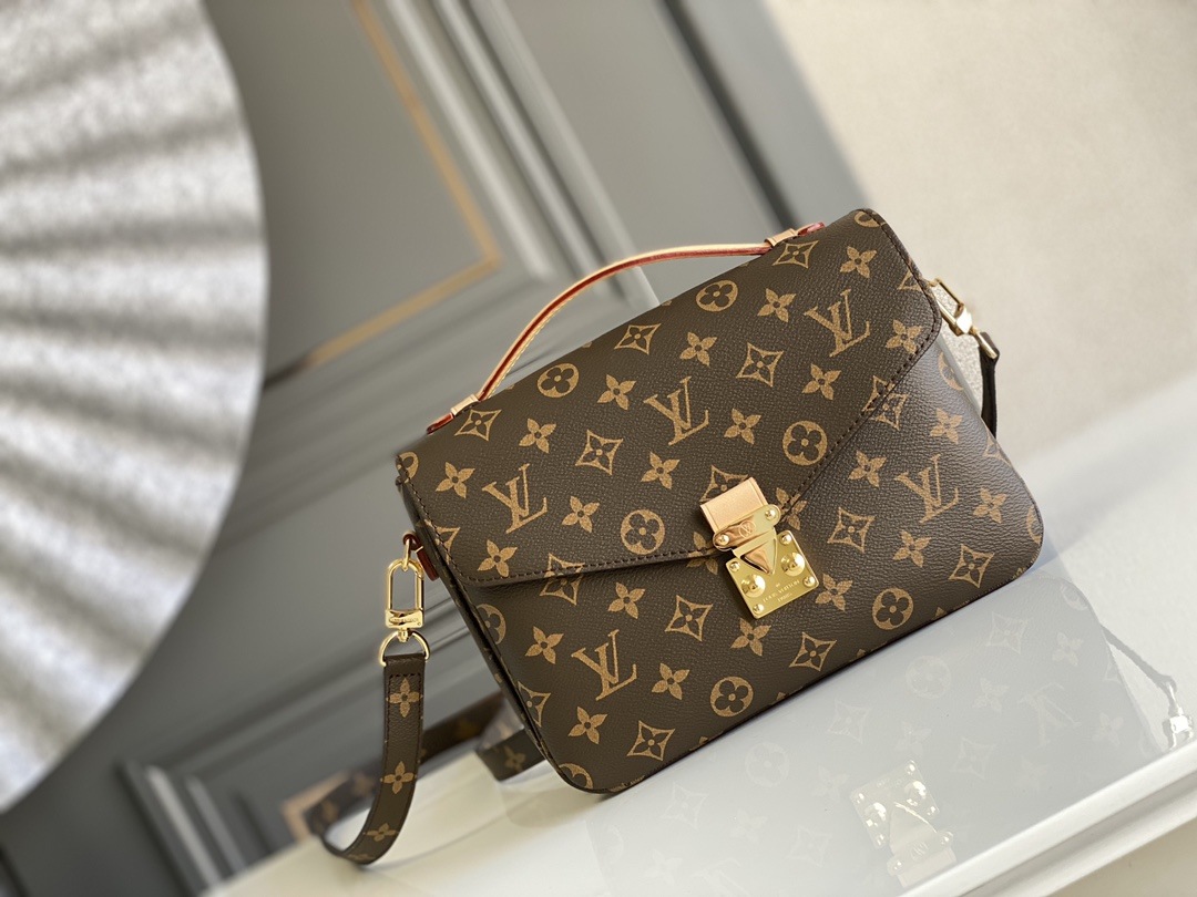 LOUIS VUITTON Pochette Métis Bag Monogram