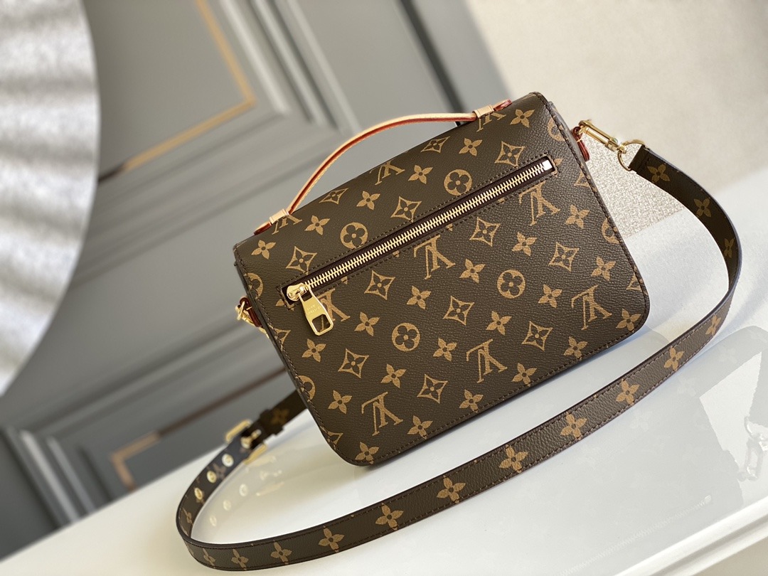 LOUIS VUITTON Pochette Métis Bag Monogram