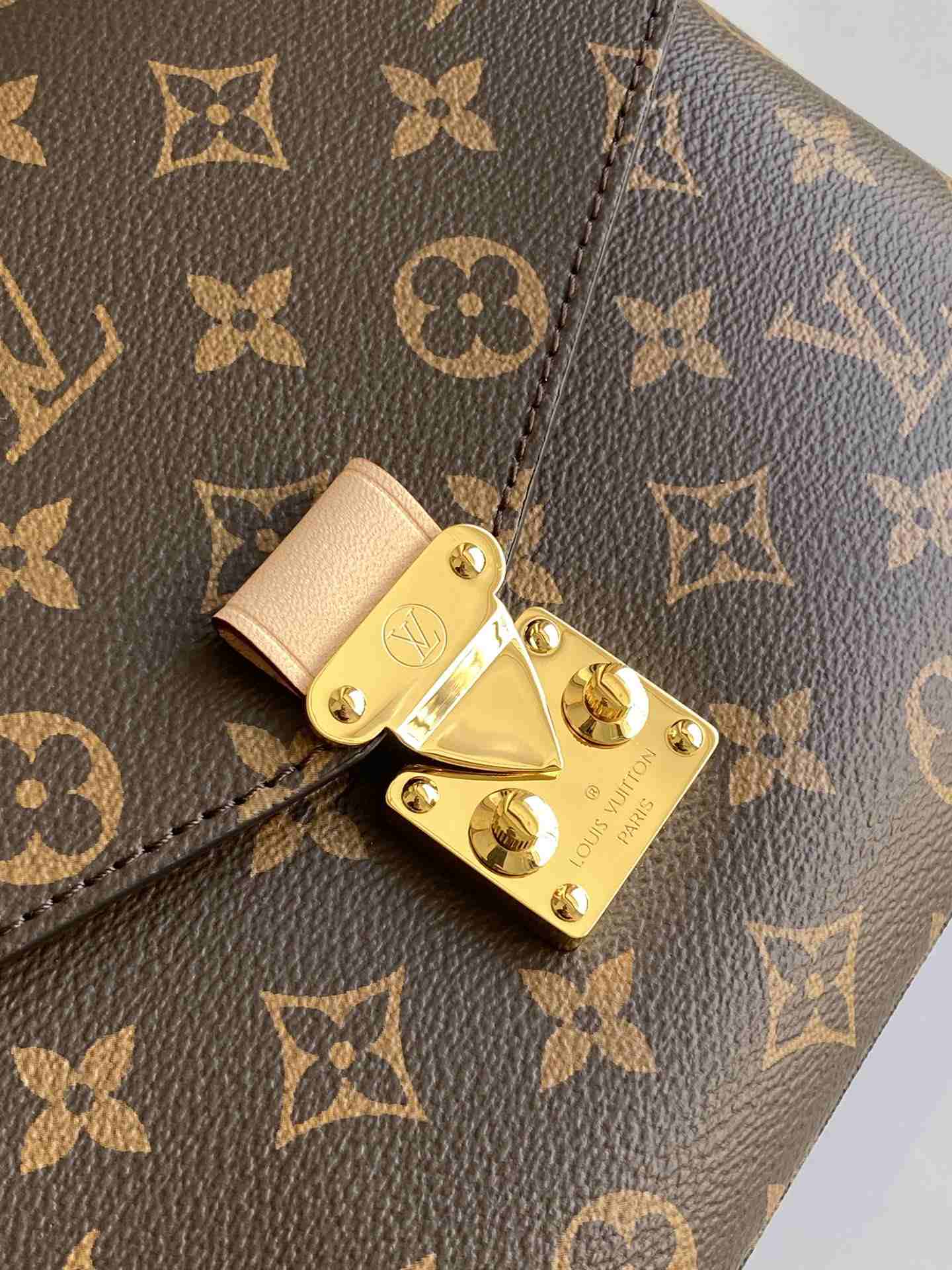 LOUIS VUITTON Pochette Métis Bag Monogram