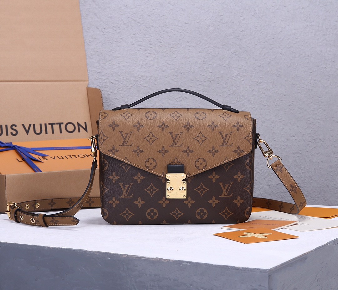 LOUIS VUITTON Pochette Métis Bag Monogram