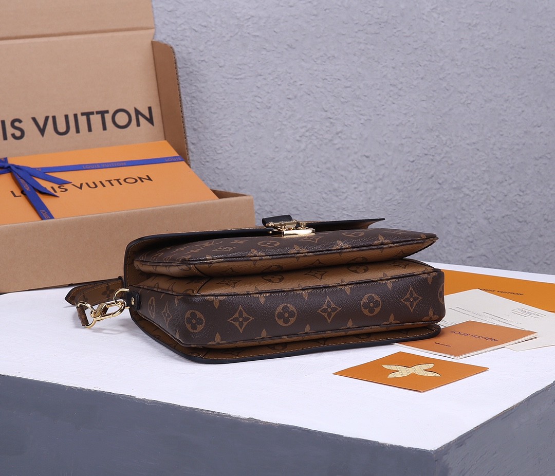 LOUIS VUITTON Pochette Métis Bag Monogram