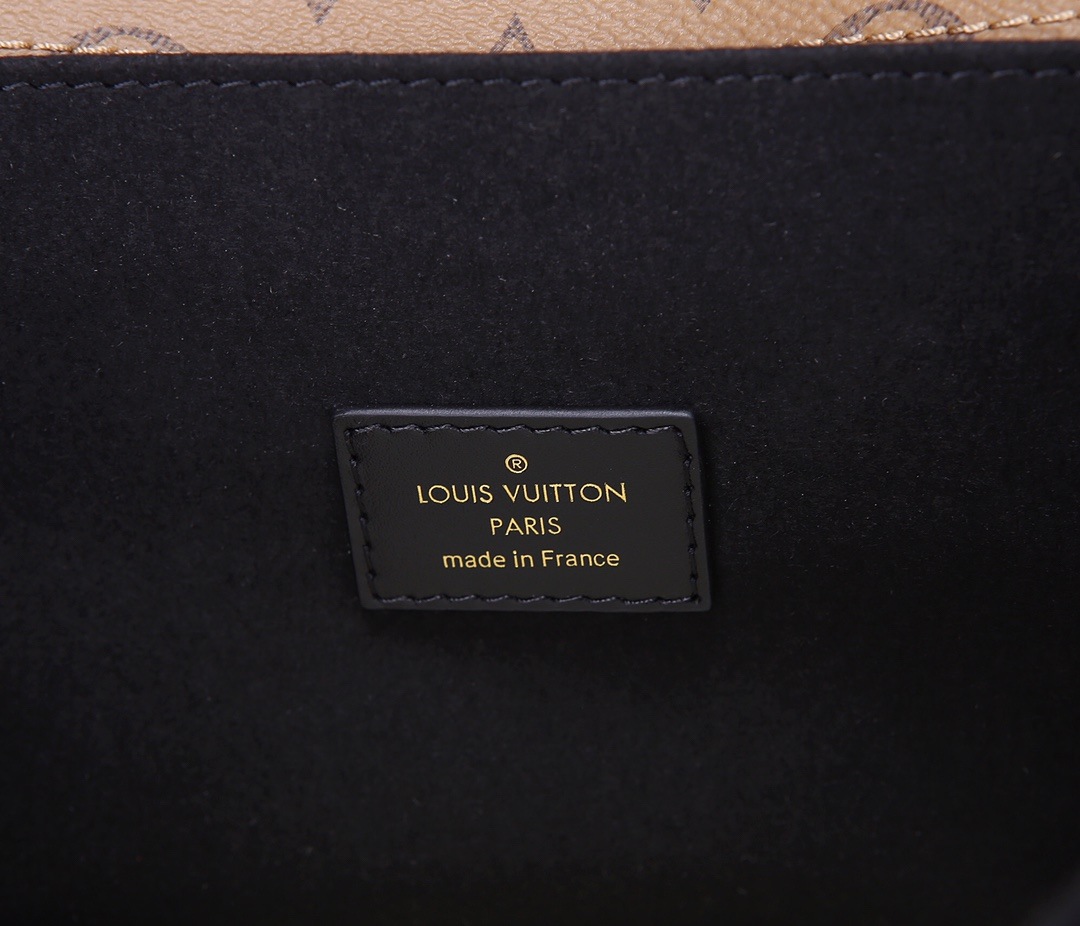 LOUIS VUITTON Pochette Métis Bag Monogram