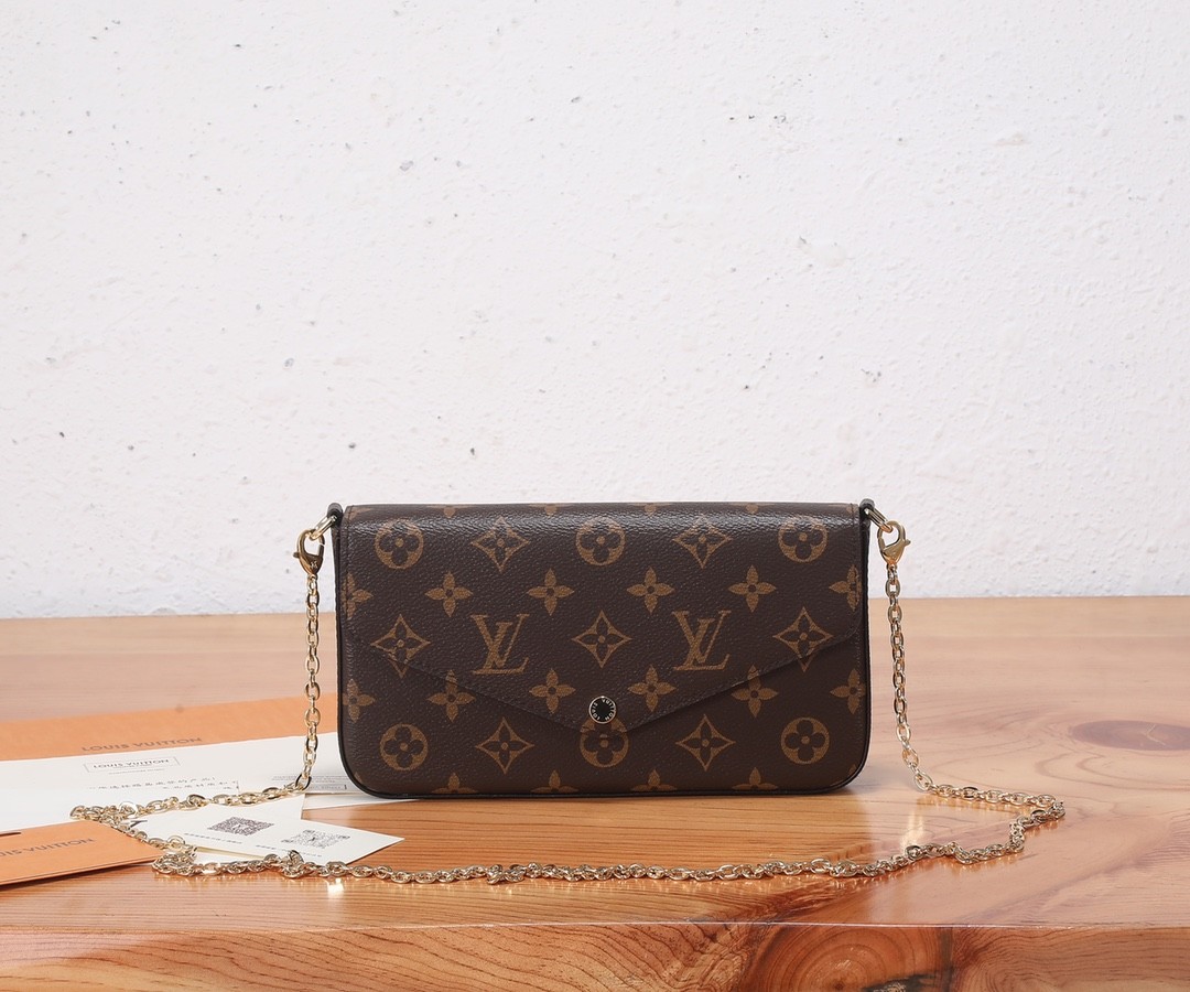 LOUIS VUITTON  Pochette Félicie Bag 