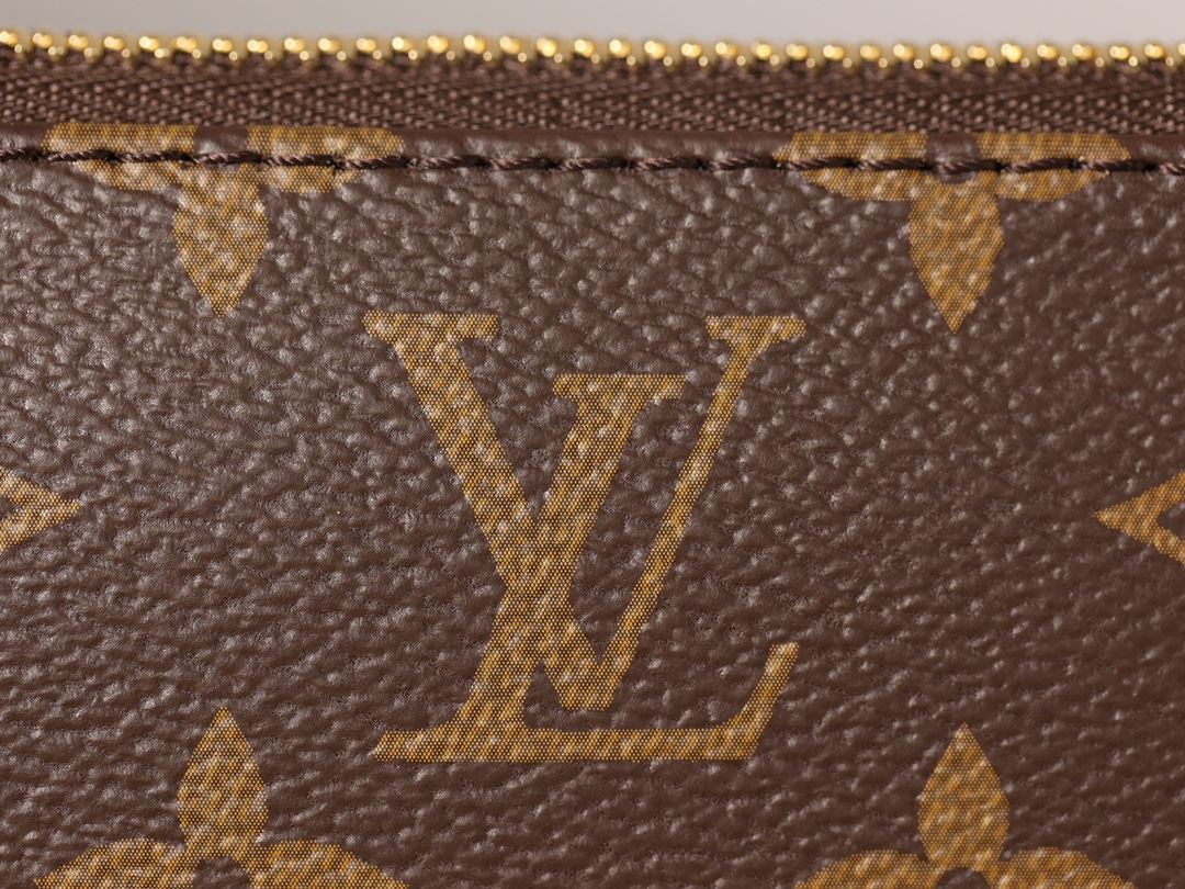 LOUIS VUITTON Pochette Accessoires Monogram