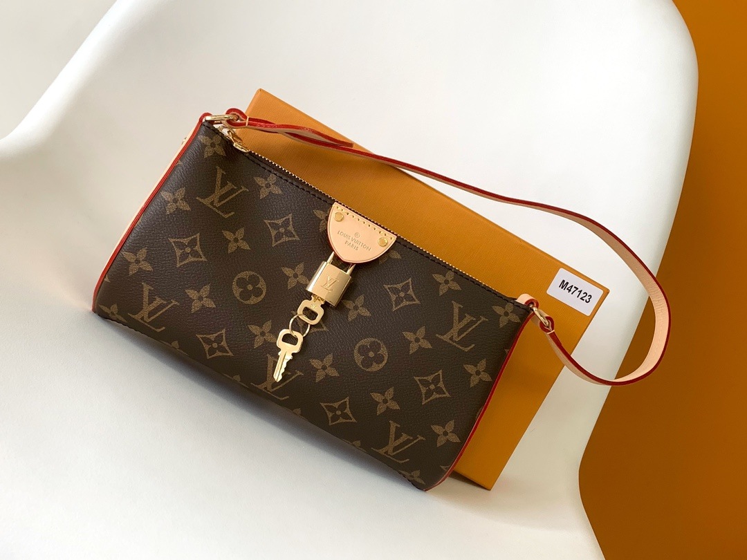 LOUIS VUITTON Pochette Tirette Bag Monogram