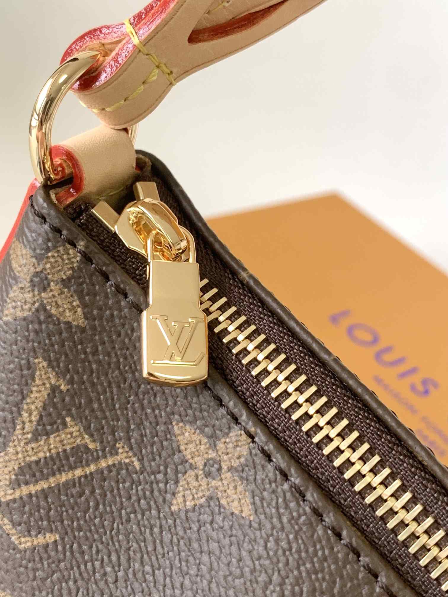 LOUIS VUITTON Pochette Tirette Bag Monogram