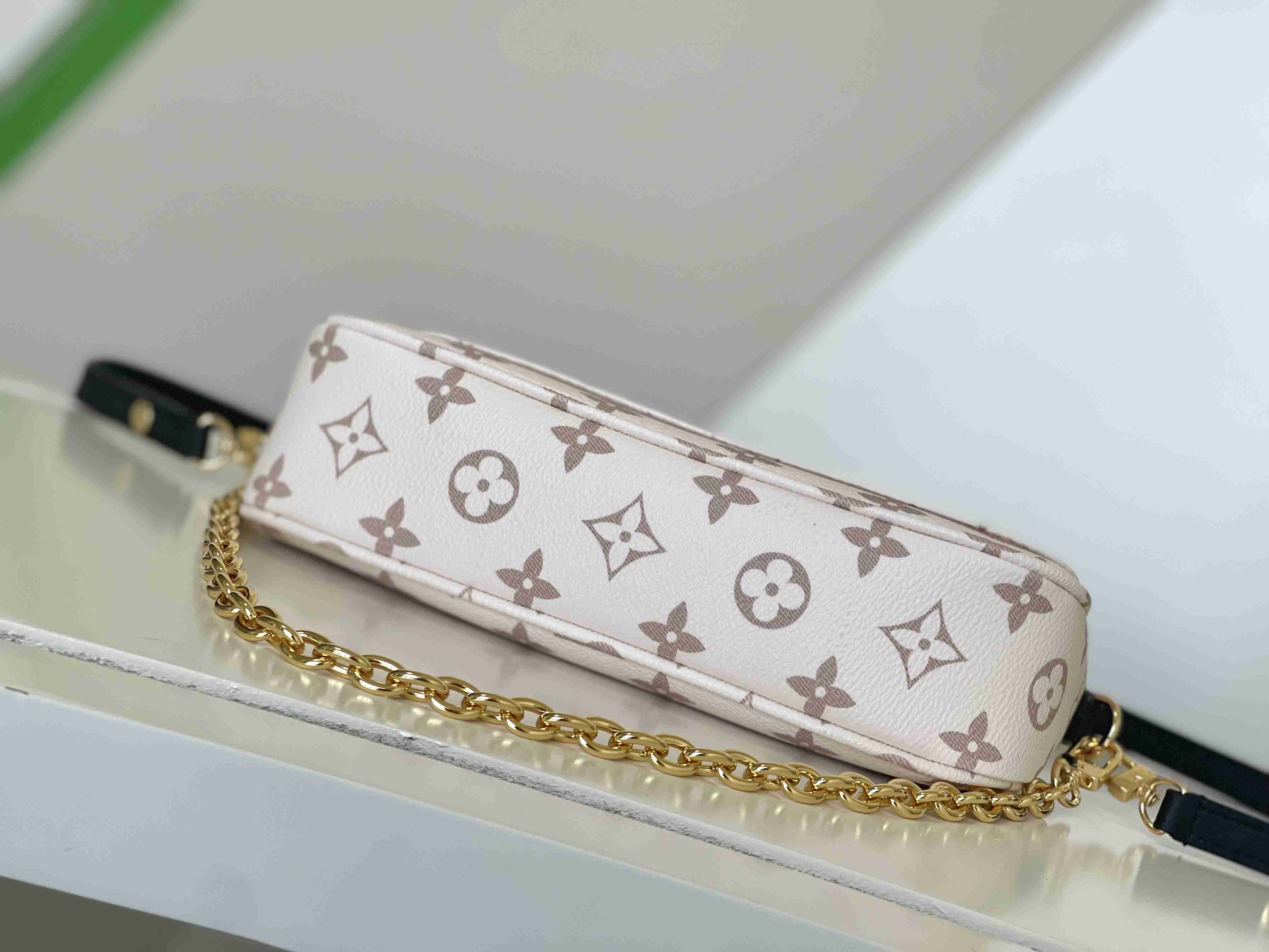 LOUIS VUITTON  Ivy Wallet on Chain Bag Monogram Dune coated canvas