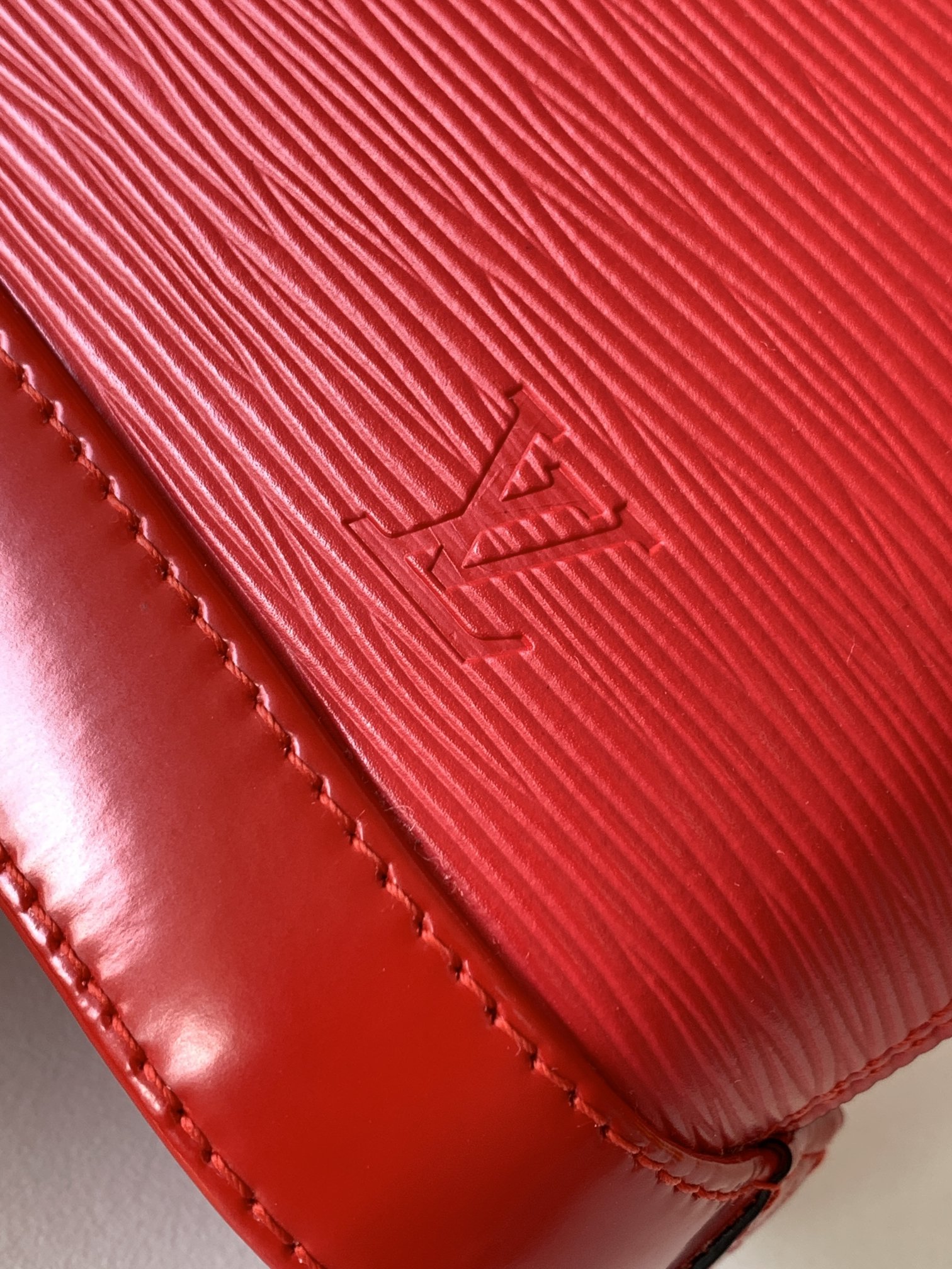 LOUIS VUITTON Alma BB Red