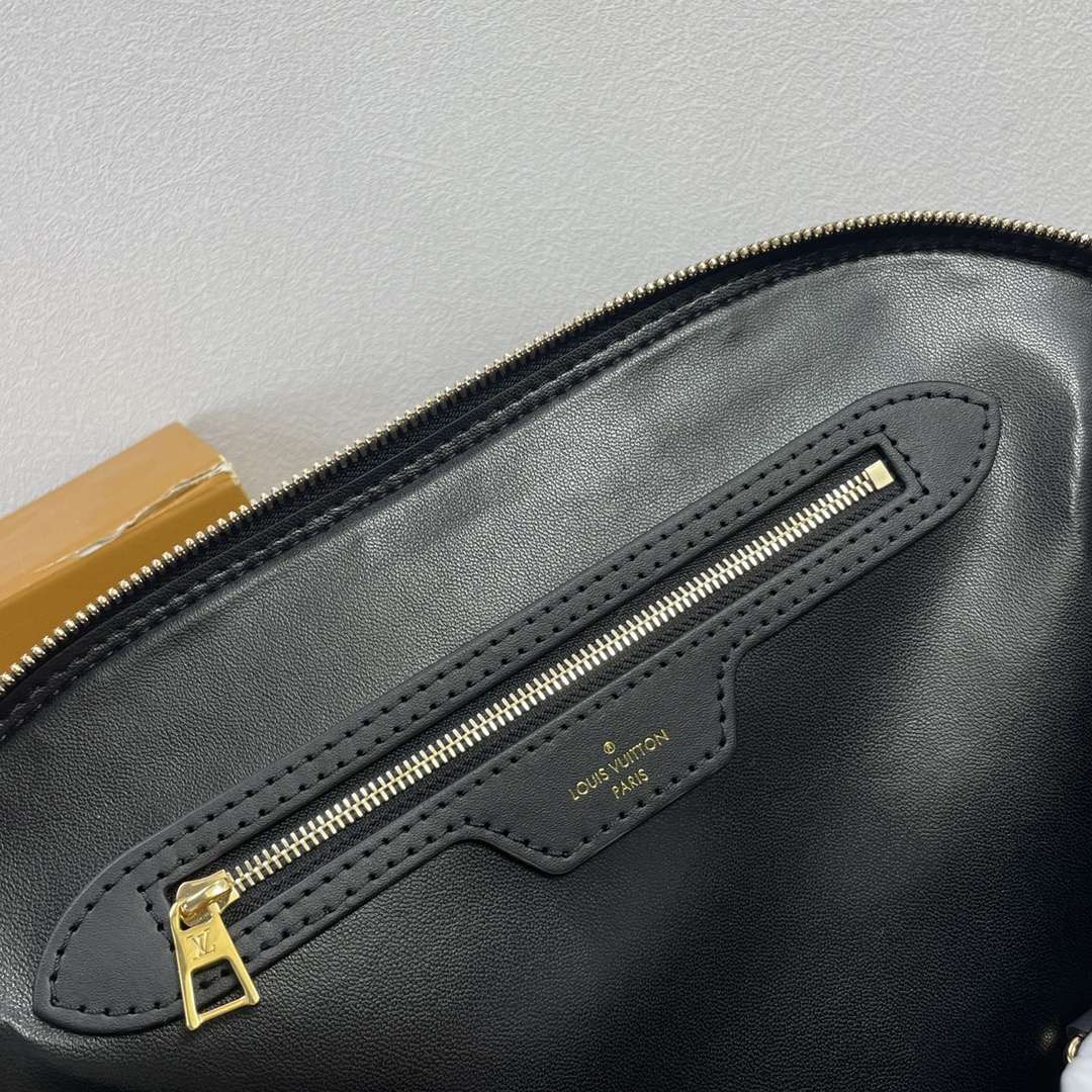 LOUIS VUITTON Alma PM Monogram