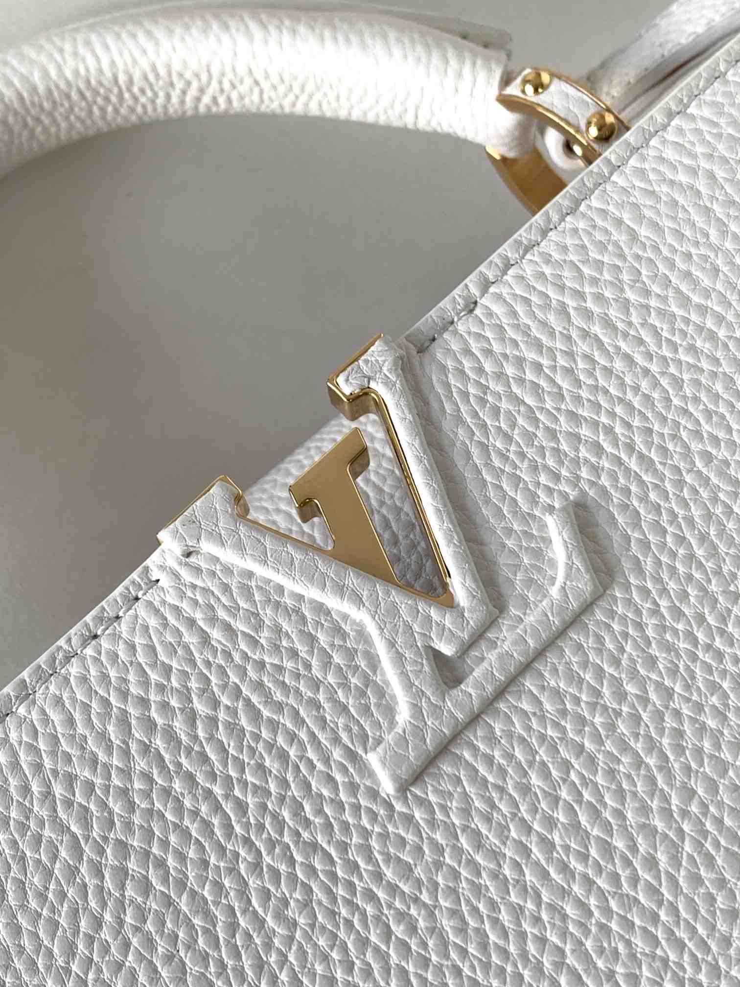 LOUIS VUITTON Capucines BB Snow White