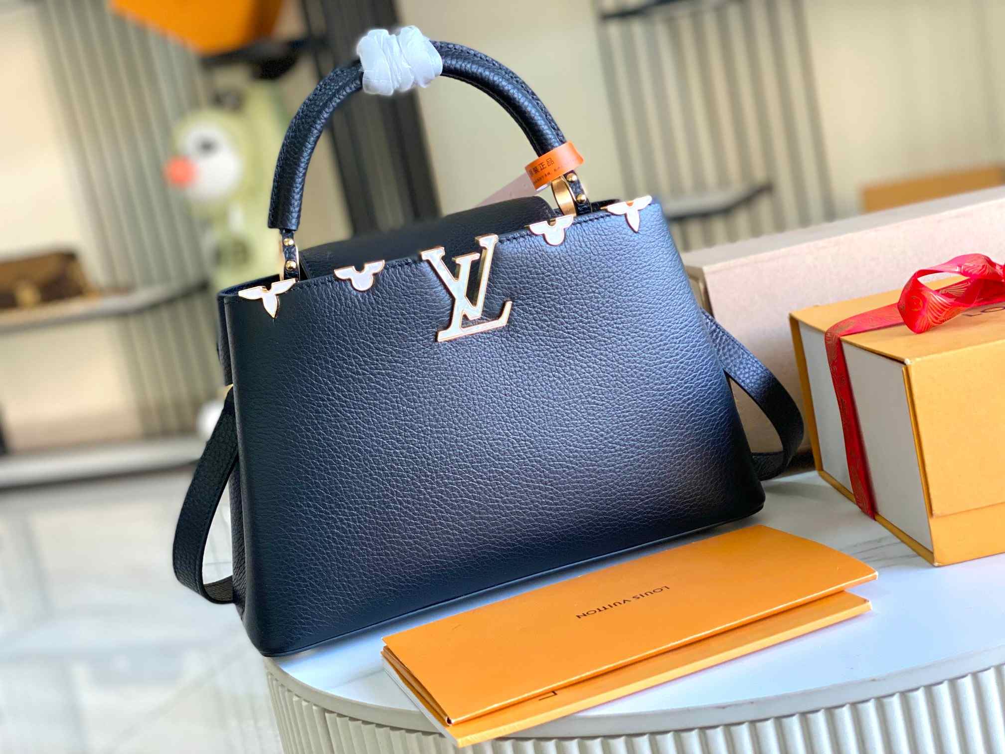 LOUIS VUITTON Capucines BB Black