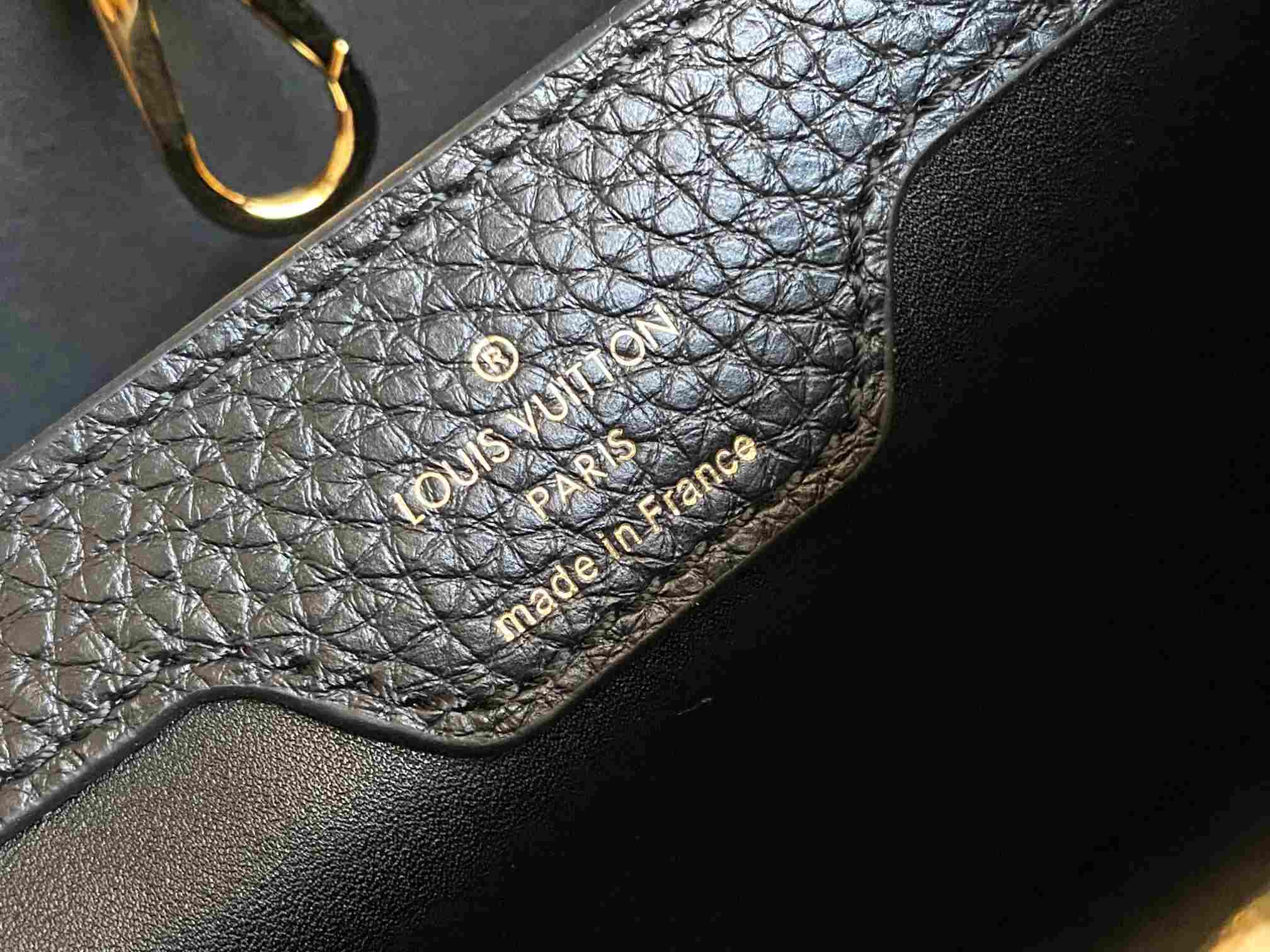 LOUIS VUITTON Capucines BB Black