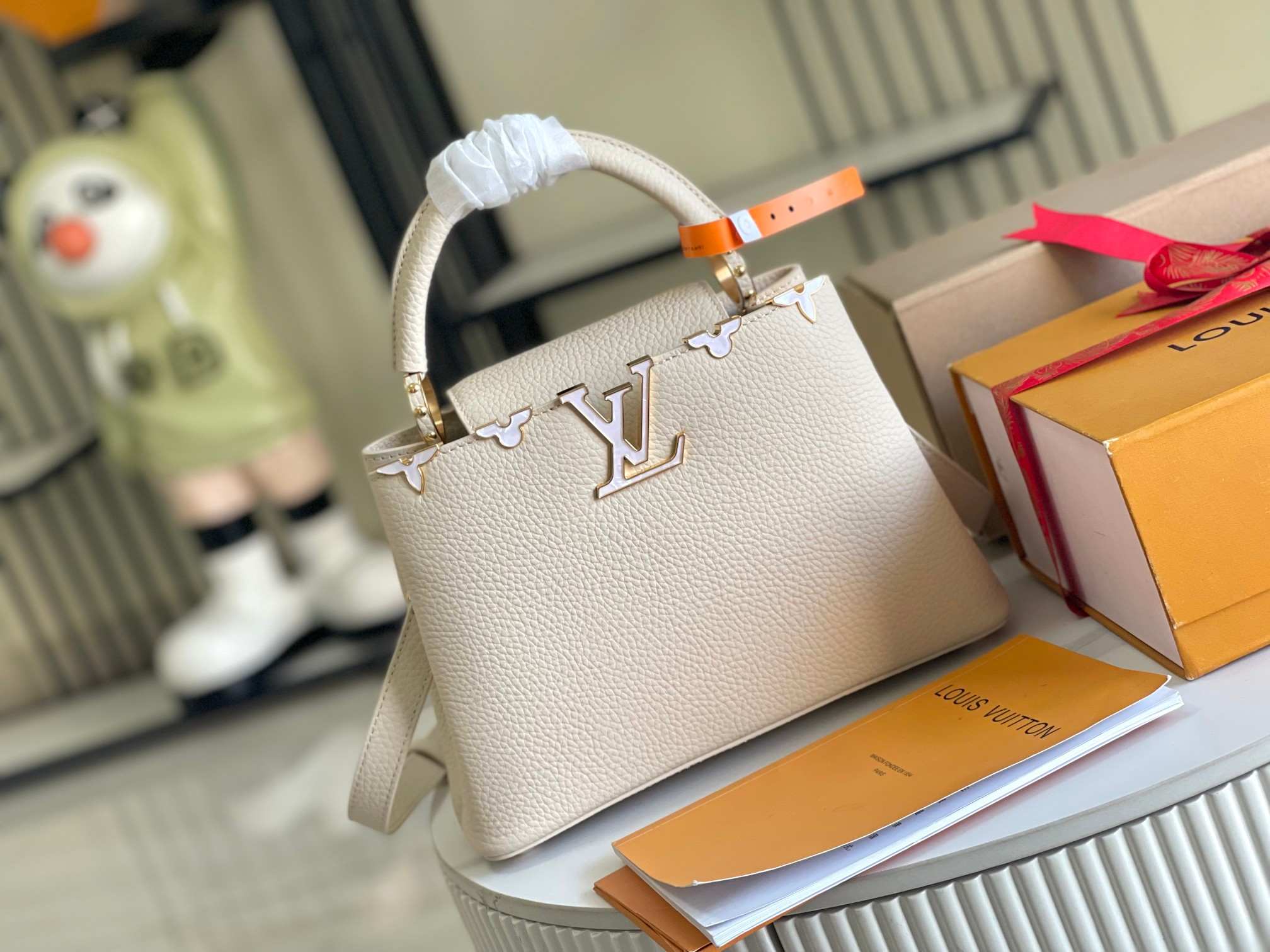 LOUIS VUITTON Capucines BB Pearly Cream